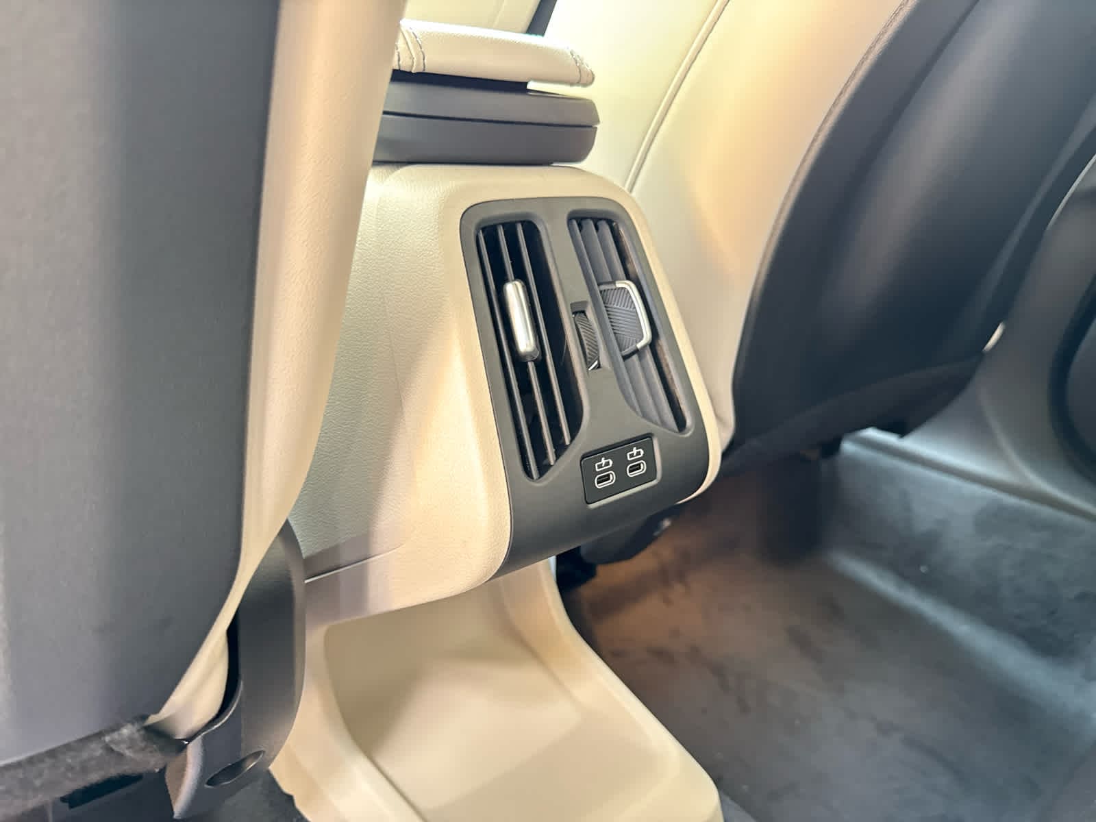 2025 BMW X1 28i - Photo 17