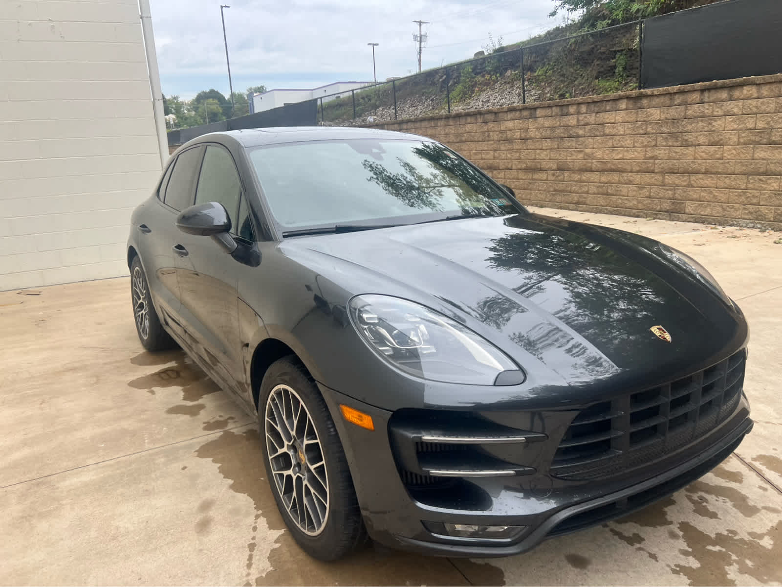 2018 Porsche Macan Turbo Performance Package photo 4
