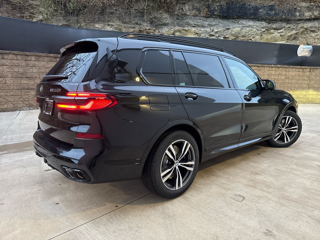 New 2026 BMW X7 M60i SUV