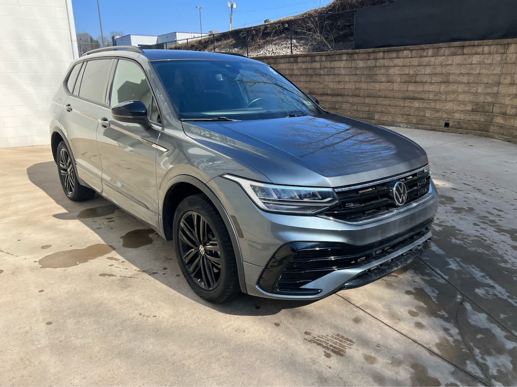 Used 2022 Volkswagen Tiguan 2.0T SE R-Line Black SUV
