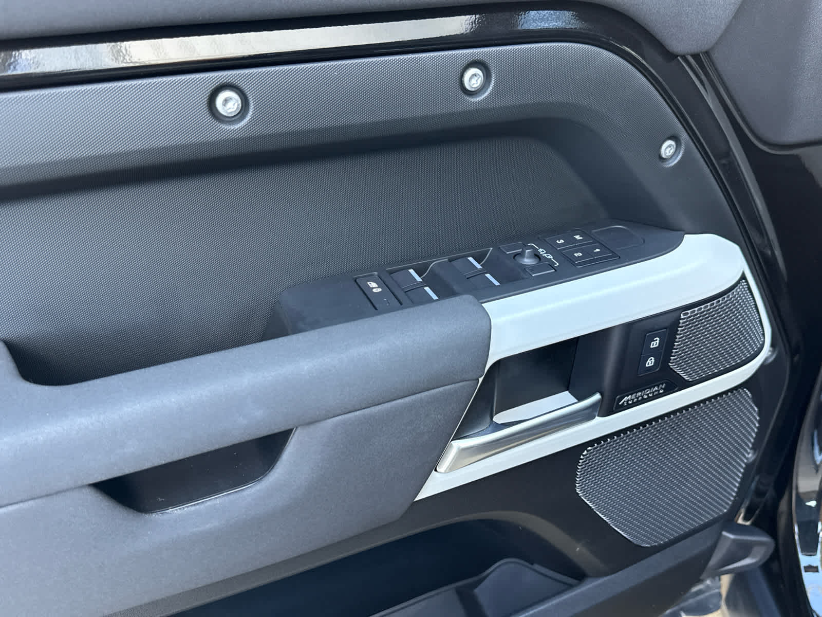 2023 Land Rover Defender X-Dynamic SE - Photo 14
