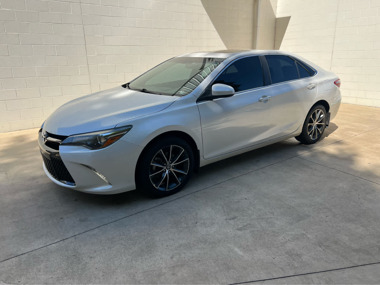 2017 Toyota Camry SE photo 2