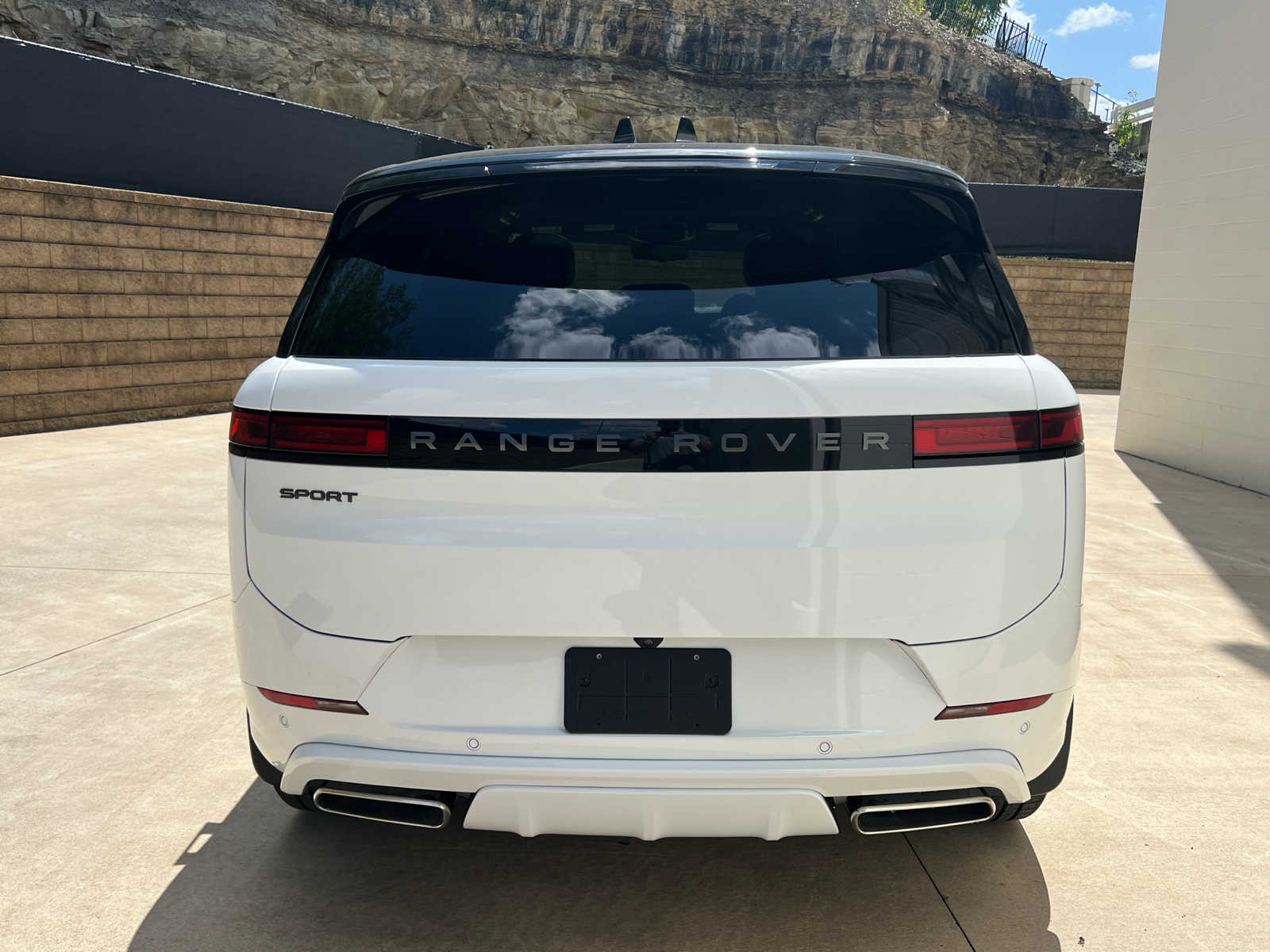 2024 Land Rover Range Rover Sport SE photo 4