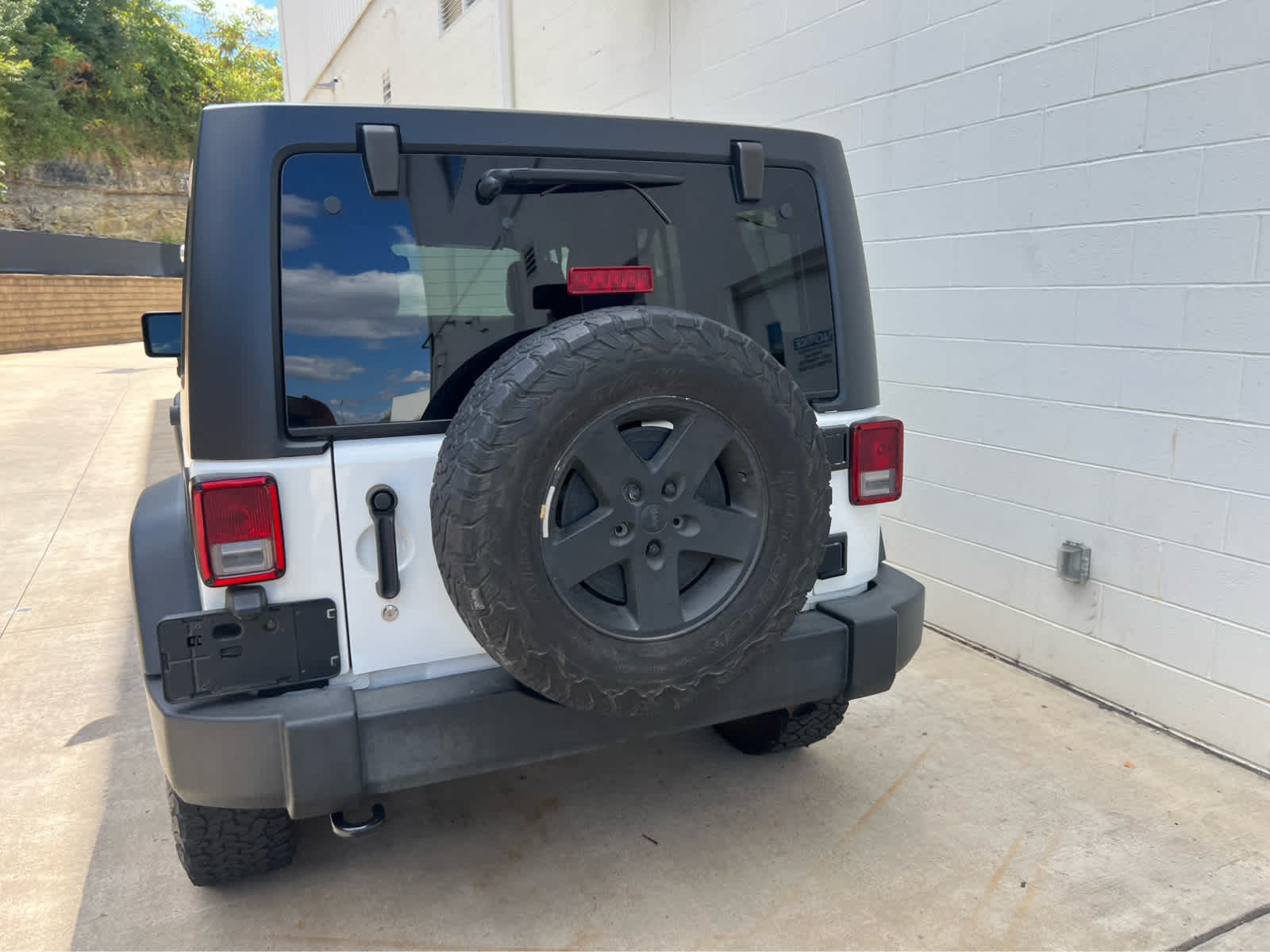 2017 Jeep Wrangler Unlimited Sport photo 3
