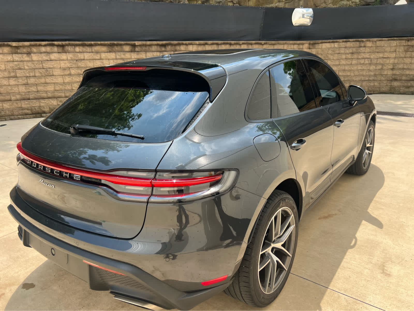 2023 Porsche Macan T photo 4