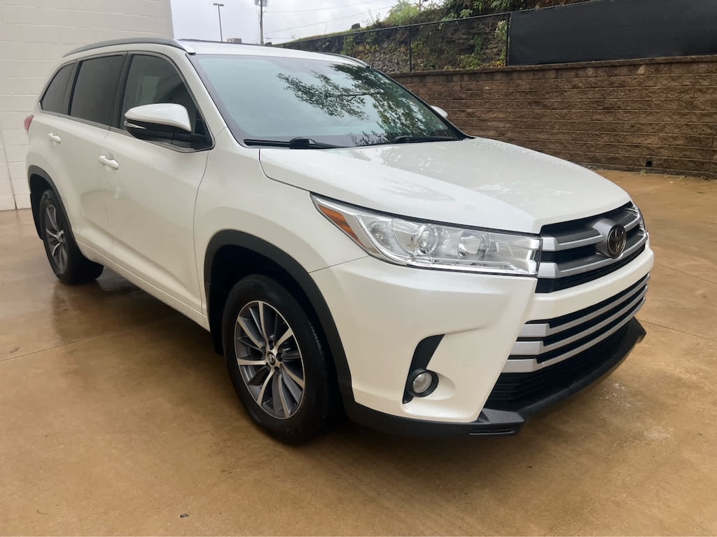Used 2018 Toyota Highlander XLE V6 SUV