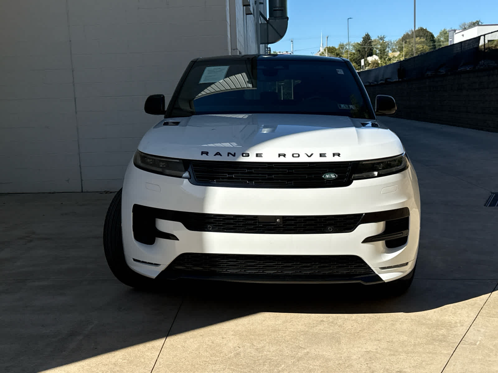 2025 Land Rover Range Rover Sport P400 Dynamic SE photo 2