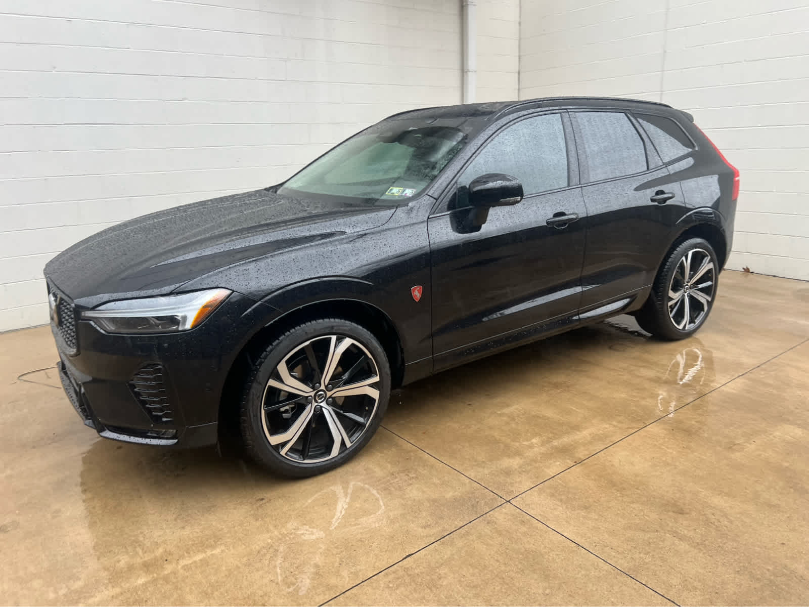 2025 Volvo XC60 B5 photo 4