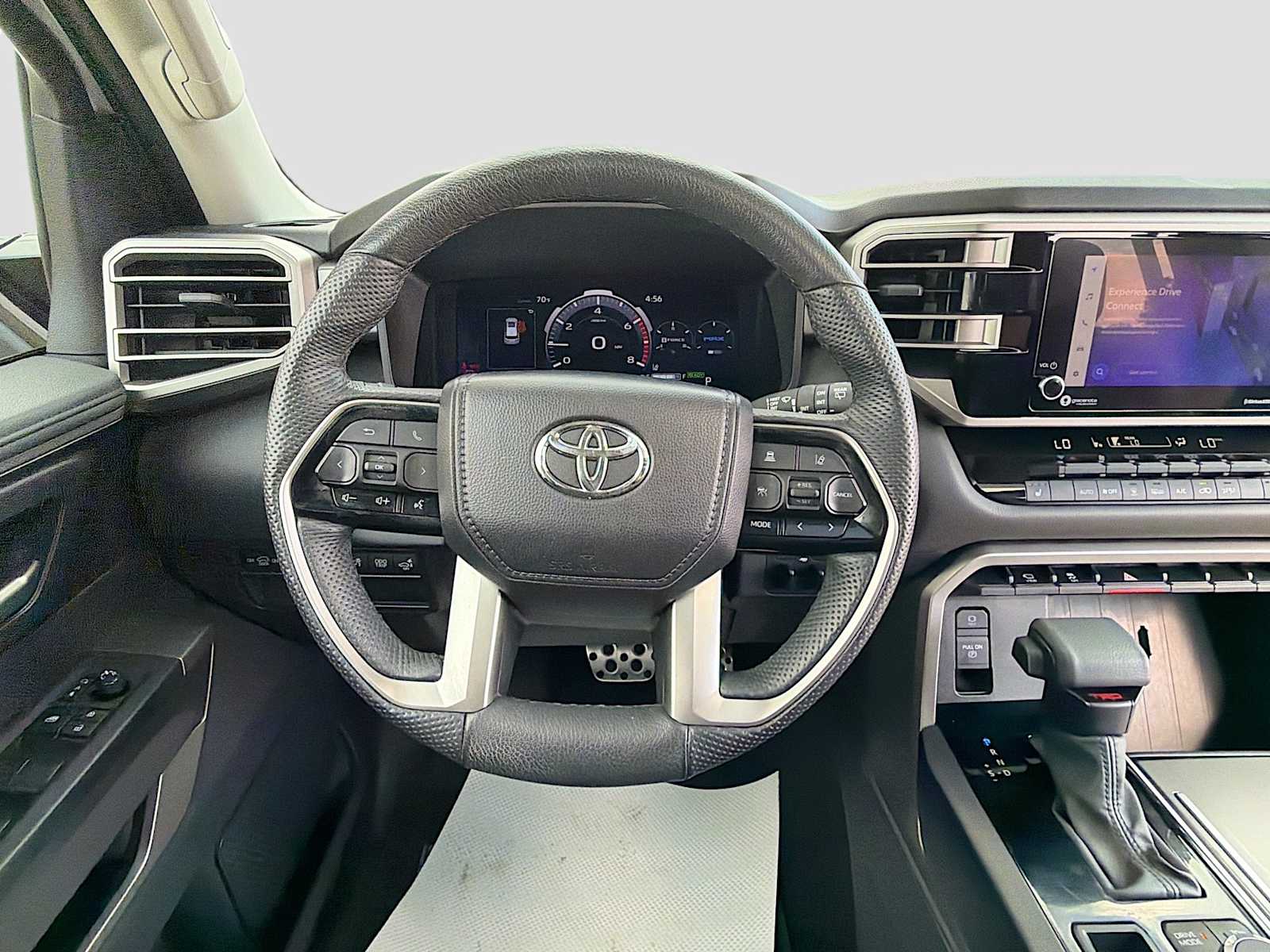 2024 Toyota Sequoia SR5 - Photo 11
