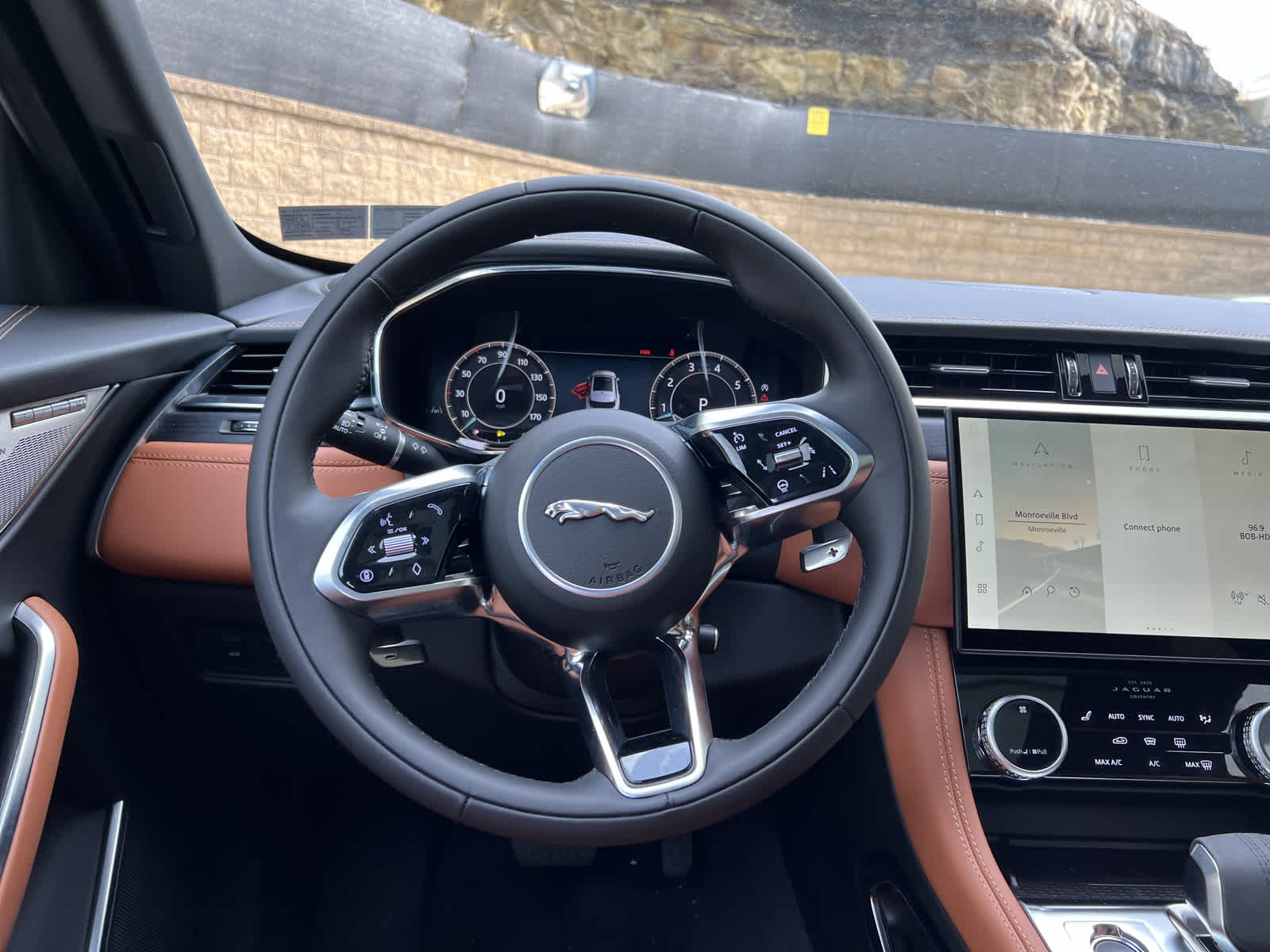 2025 Jaguar F-PACE R-Dynamic S - Photo 9
