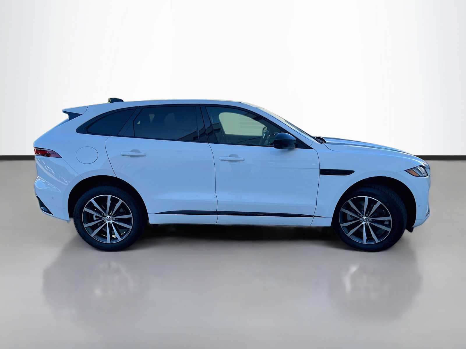 2026 Jaguar F-Pace R-Dynamic S - Photo 7