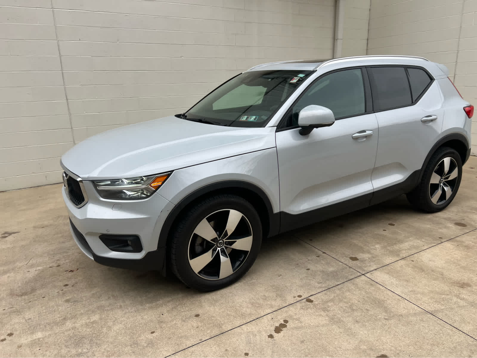 2020 Volvo XC40 T5 Momentum photo 2