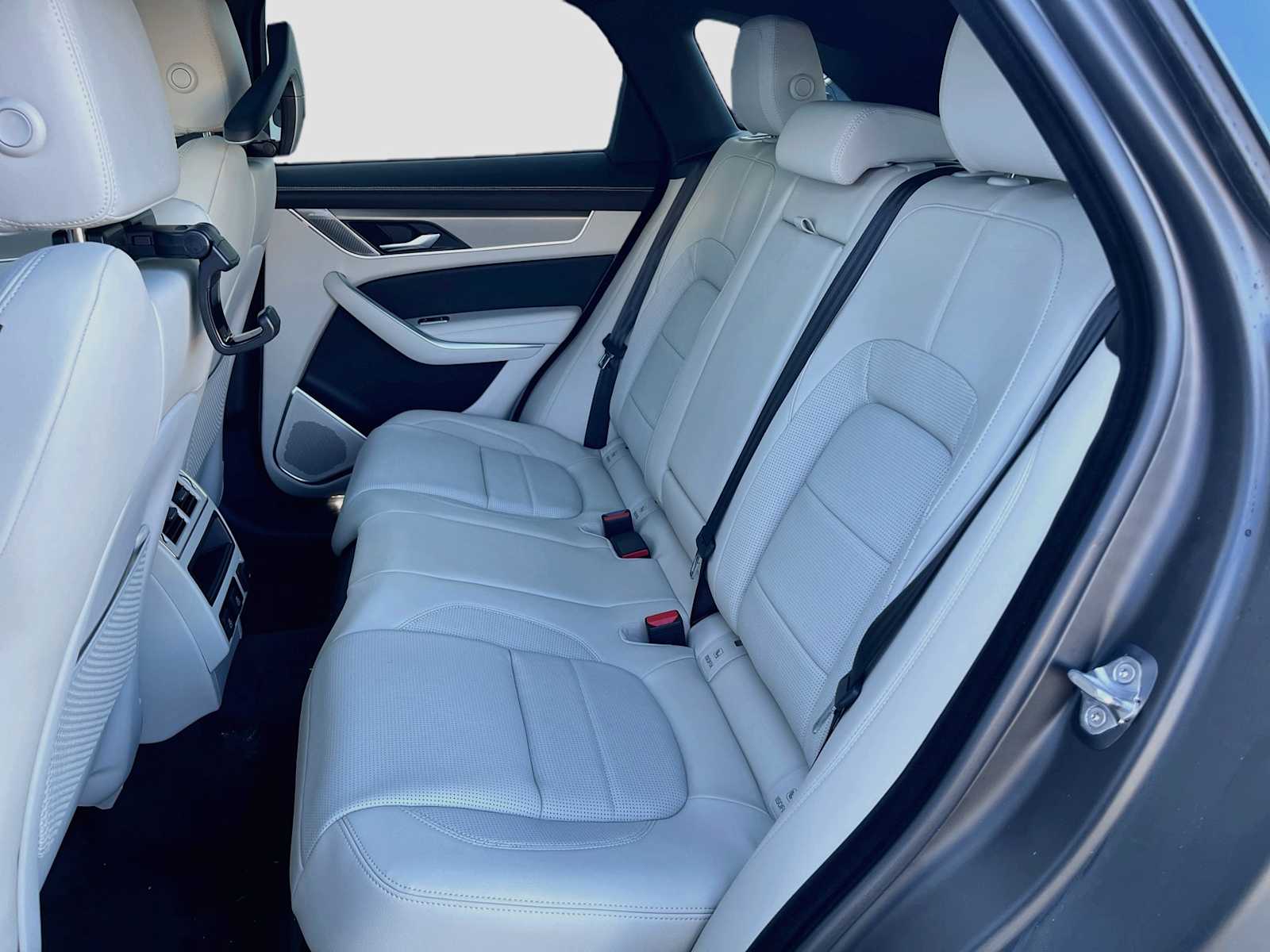 2026 Jaguar F-Pace R-Dynamic S - Photo 17