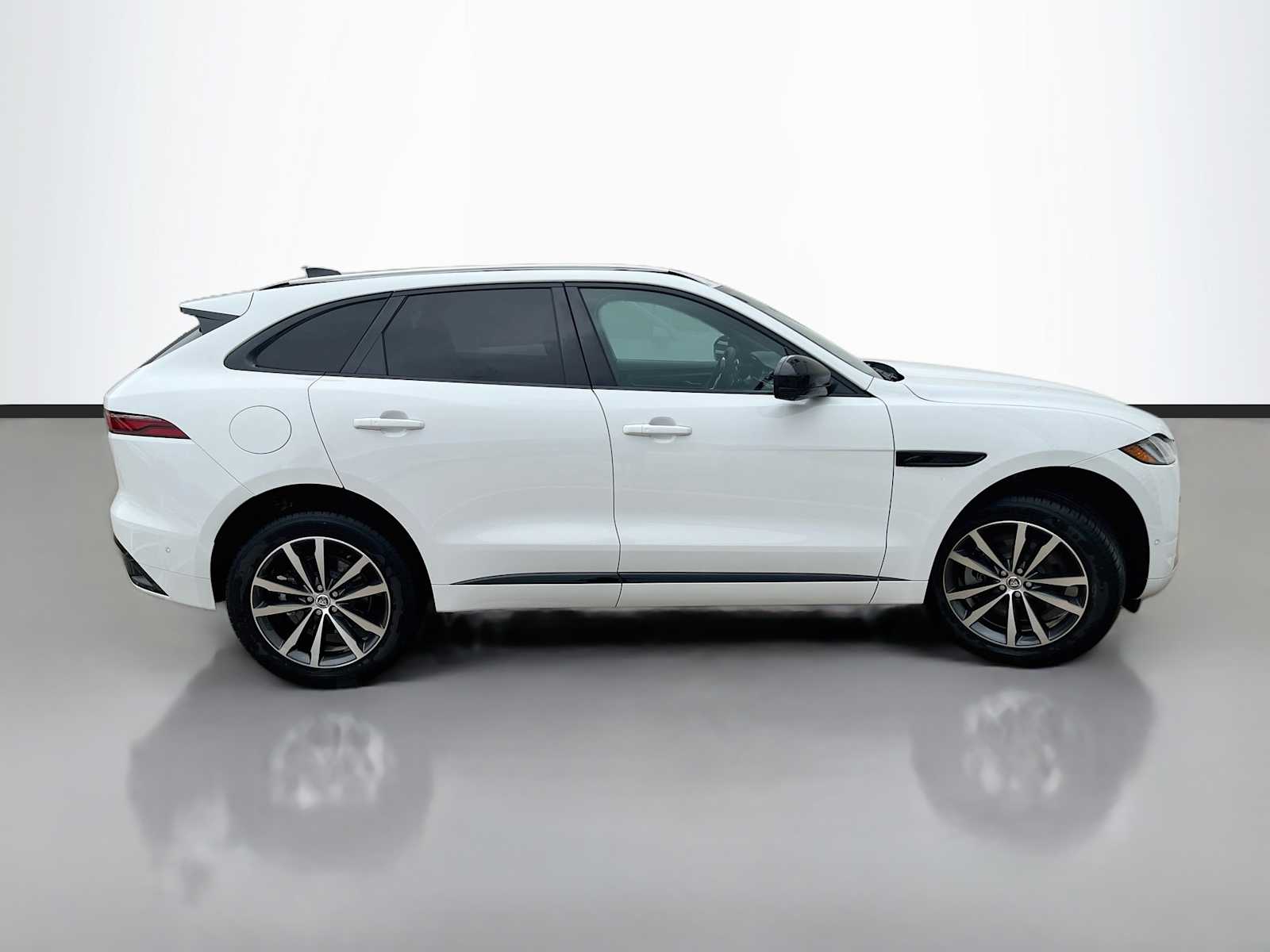 2026 Jaguar F-Pace R-Dynamic S - Photo 7