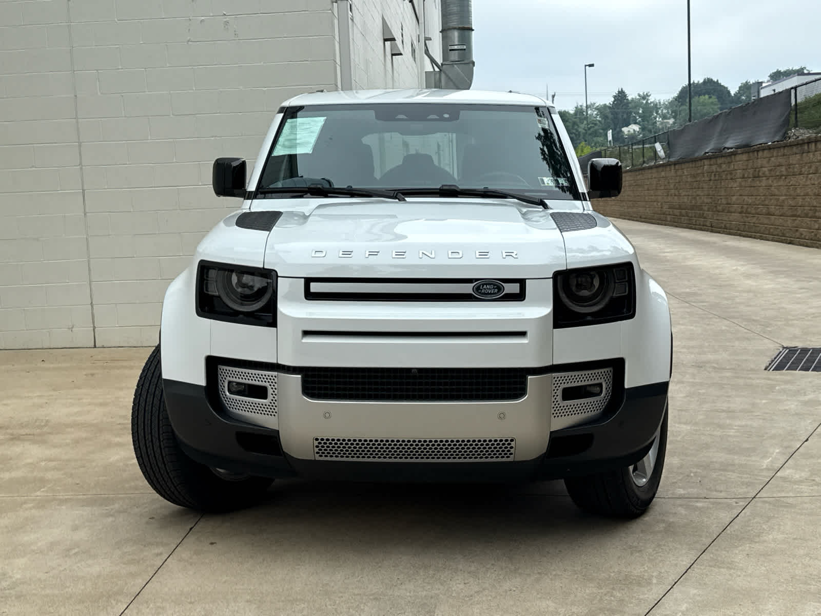 2023 Land Rover Defender 110 photo 2