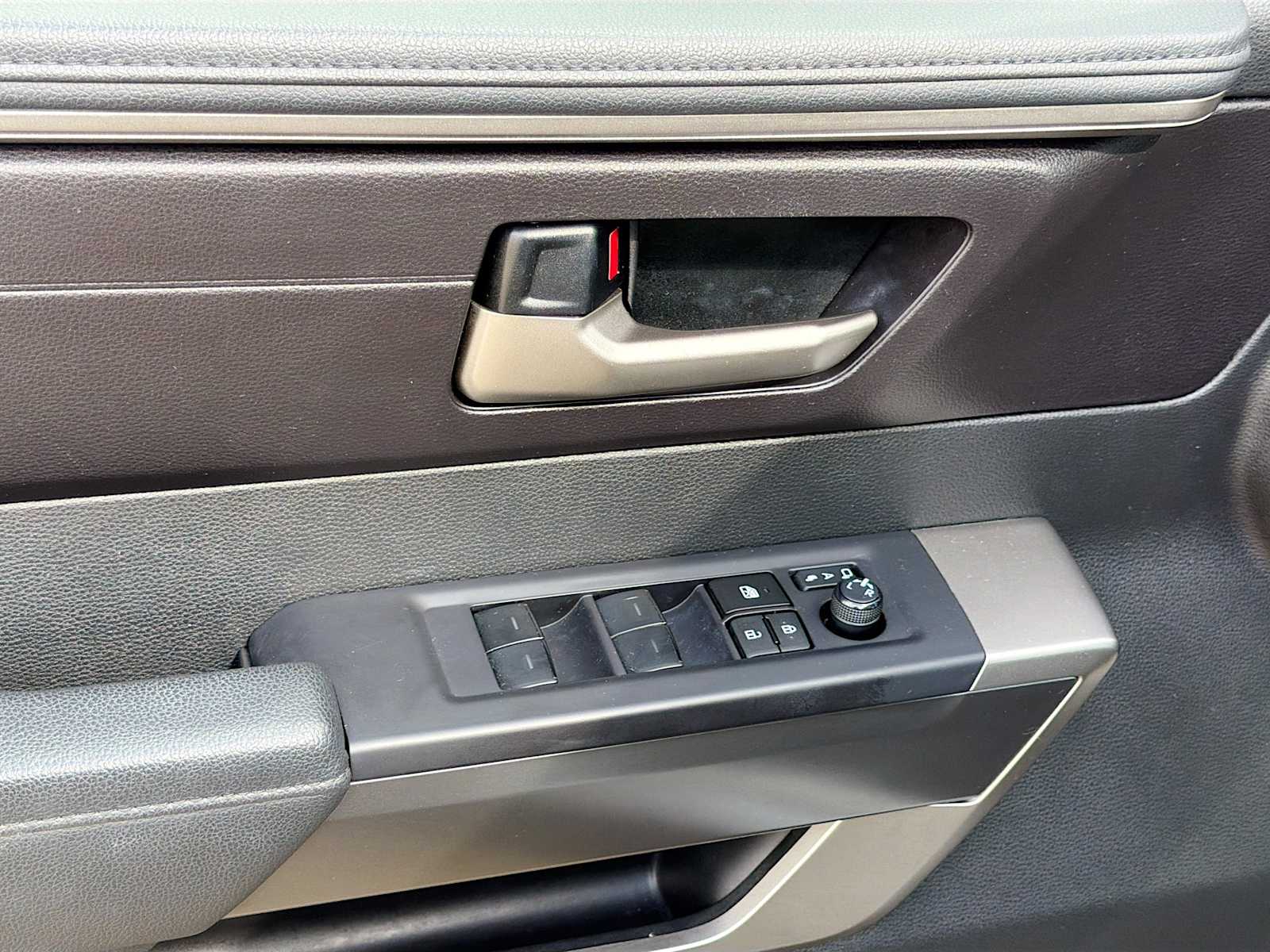 2024 Toyota Sequoia SR5 - Photo 13