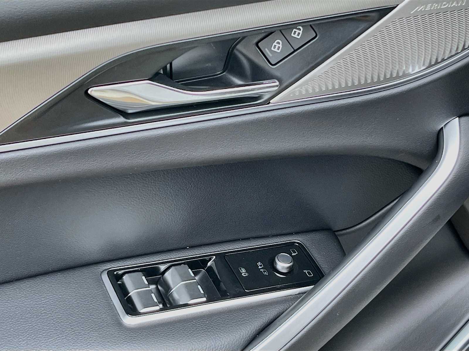 2026 Jaguar F-Pace R-Dynamic S - Photo 13