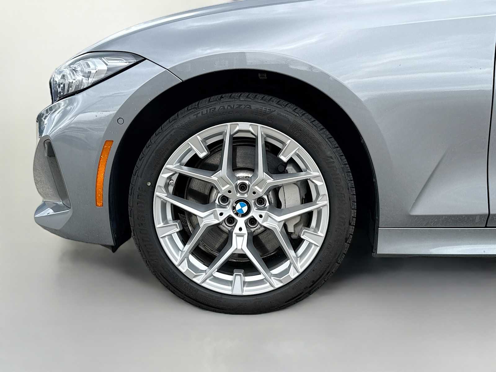 2025 BMW 3 Series 330i - Photo 6