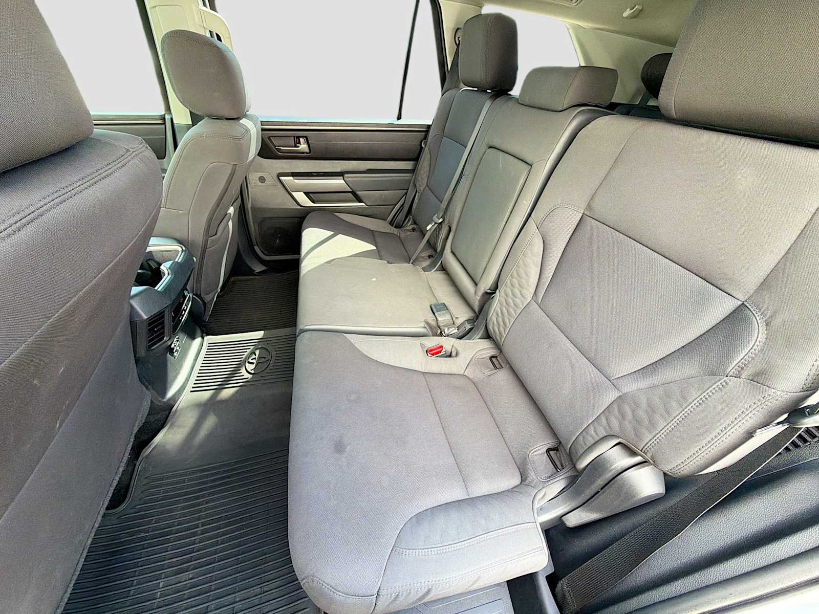 2024 Toyota Sequoia SR5 - Photo 15