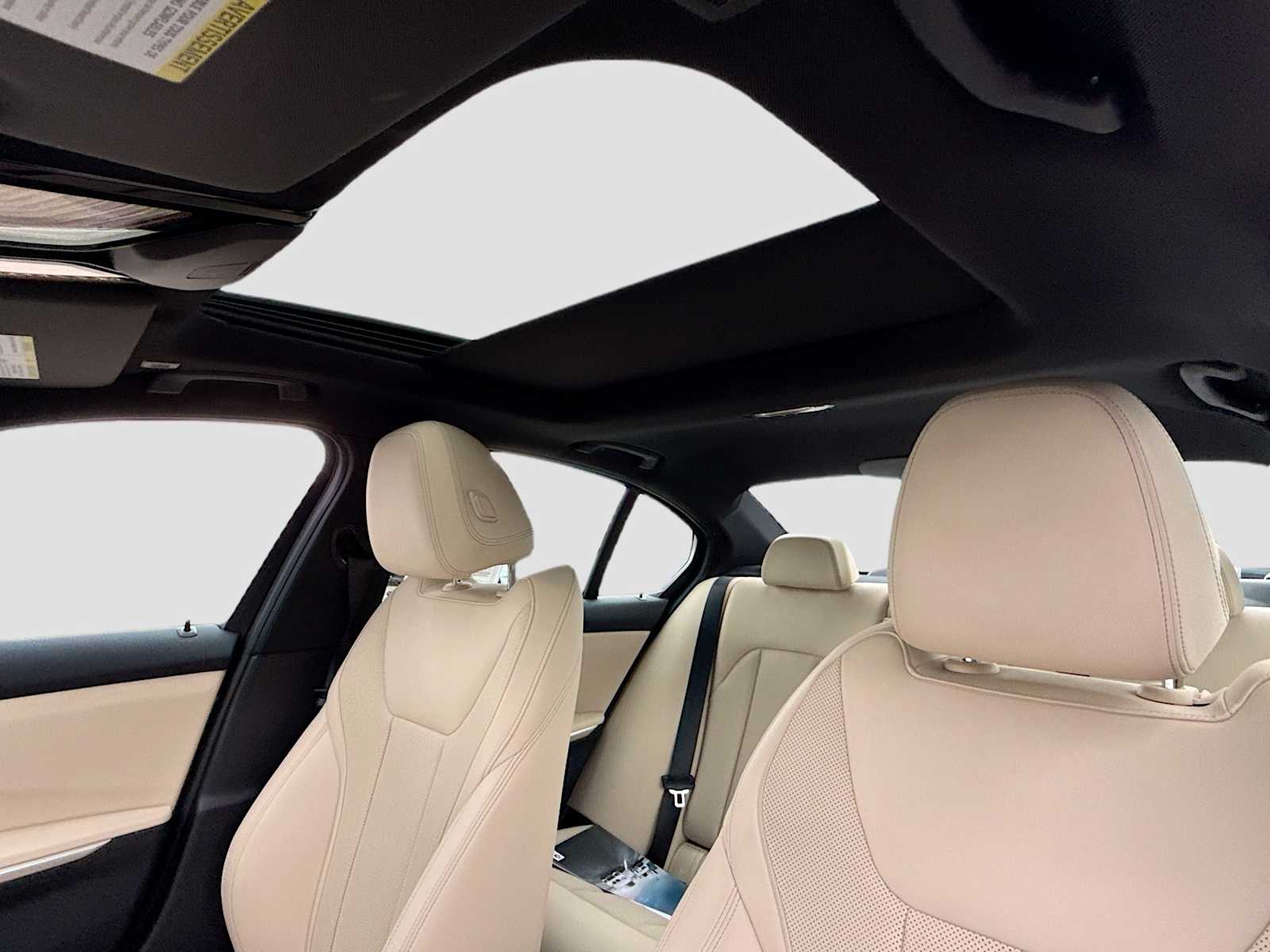 2025 BMW 3 Series 330i - Photo 15