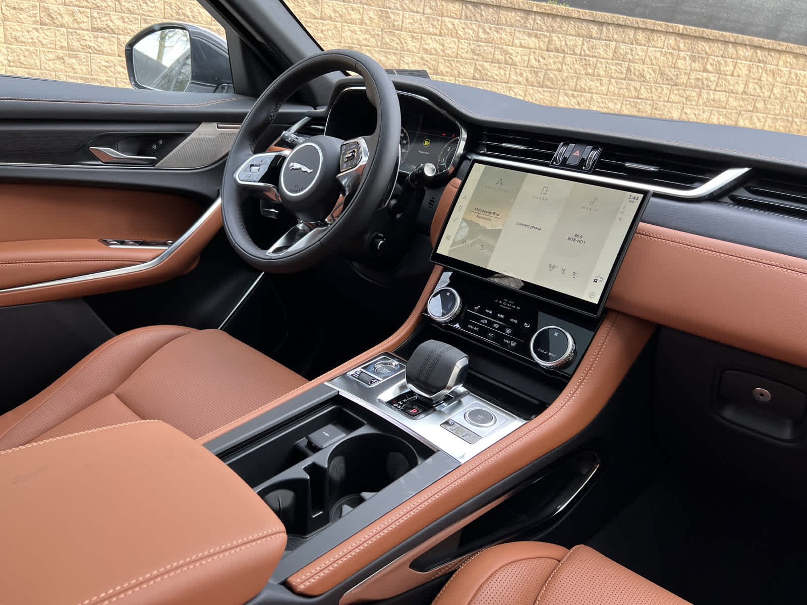 2025 Jaguar F-PACE R-Dynamic S - Photo 10