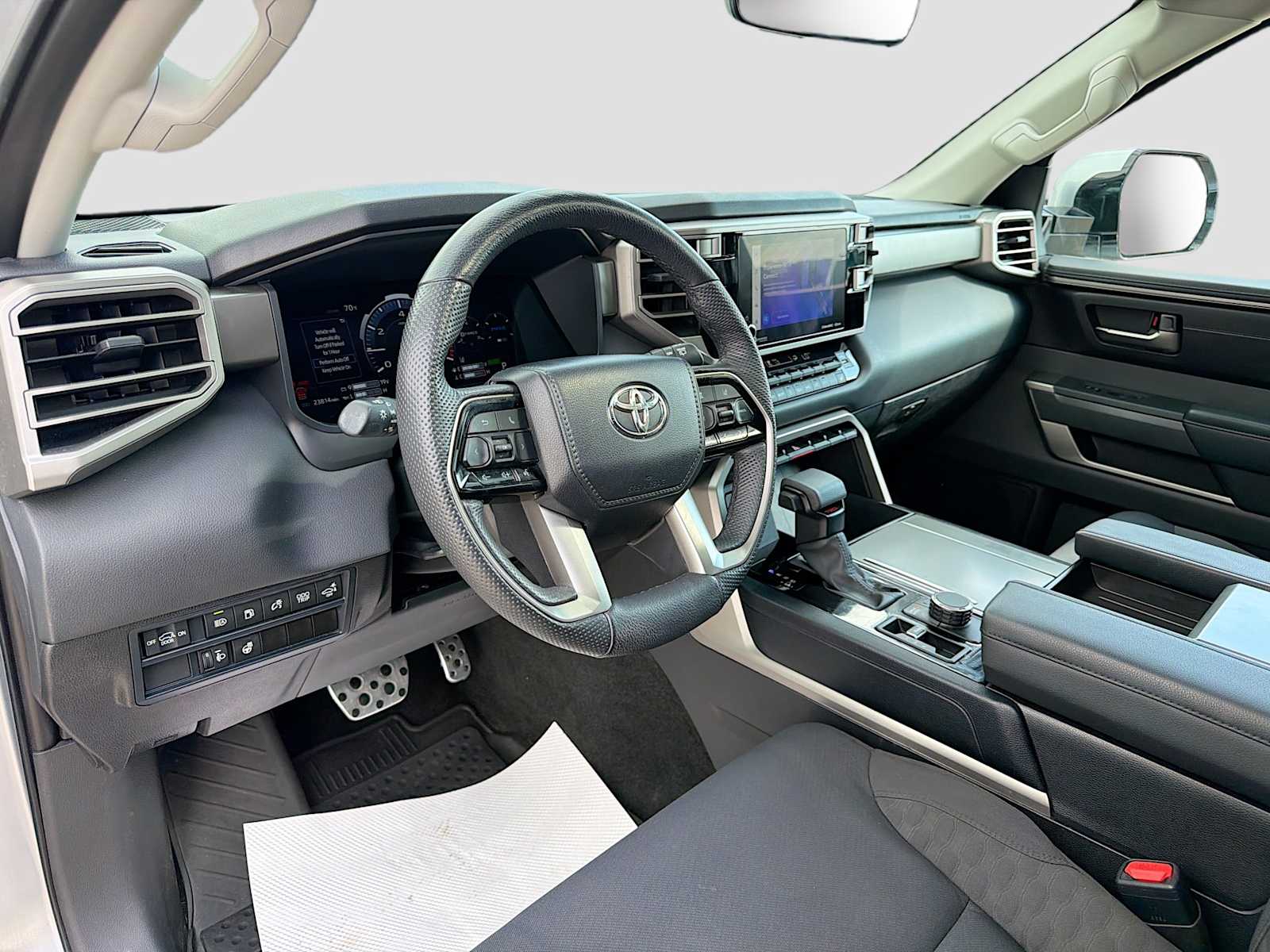 2024 Toyota Sequoia SR5 - Photo 12