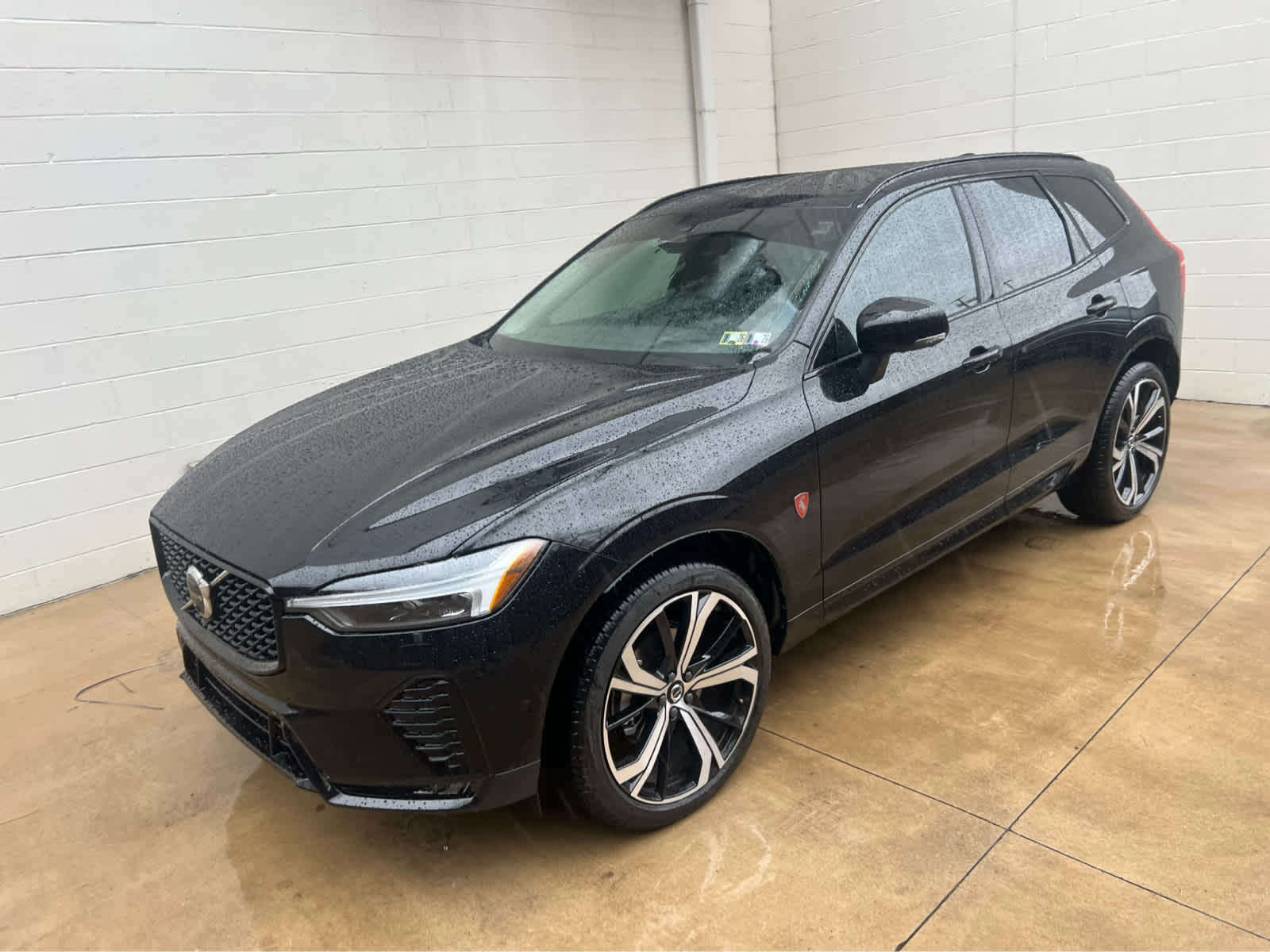 2025 Volvo XC60 B5 photo 3