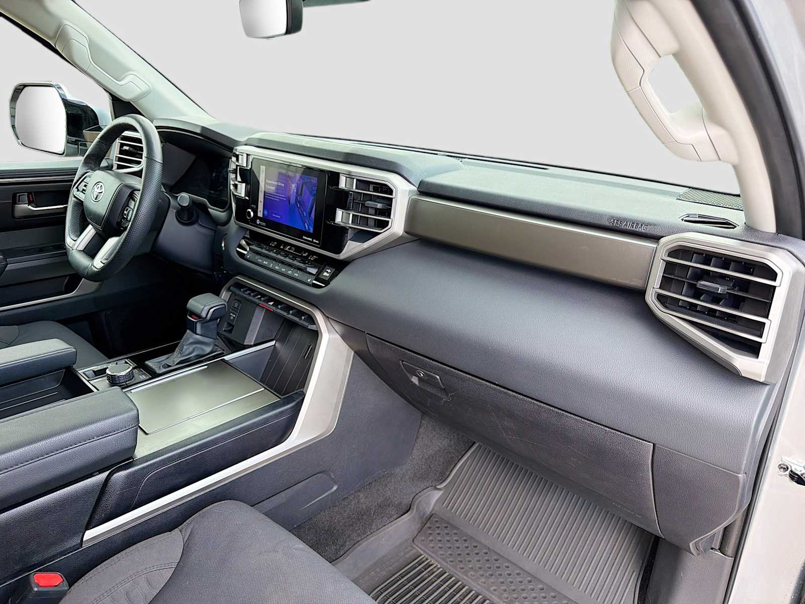 2024 Toyota Sequoia SR5 - Photo 8
