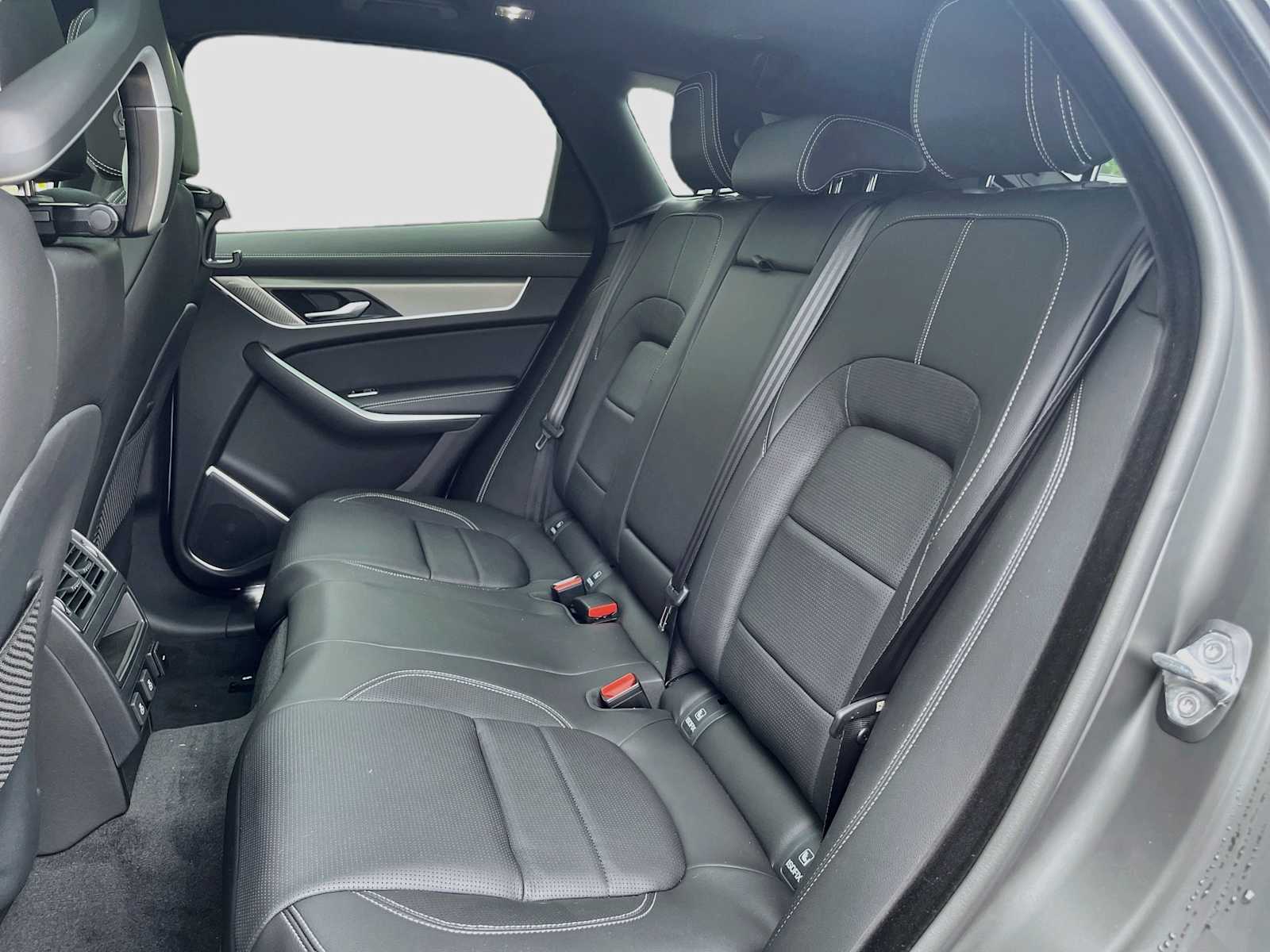 2026 Jaguar F-Pace R-Dynamic S - Photo 17