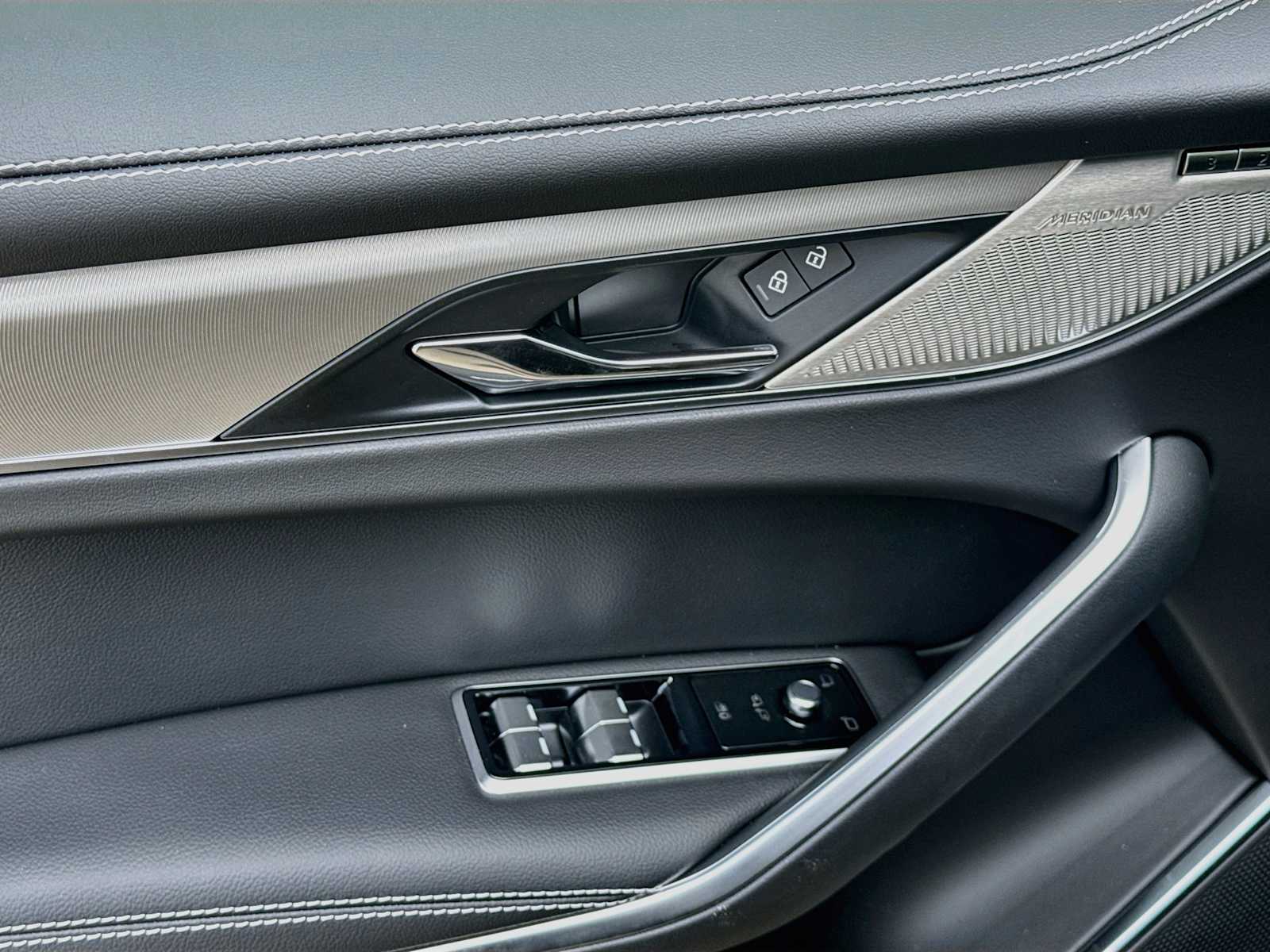 2026 Jaguar F-Pace R-Dynamic S - Photo 11