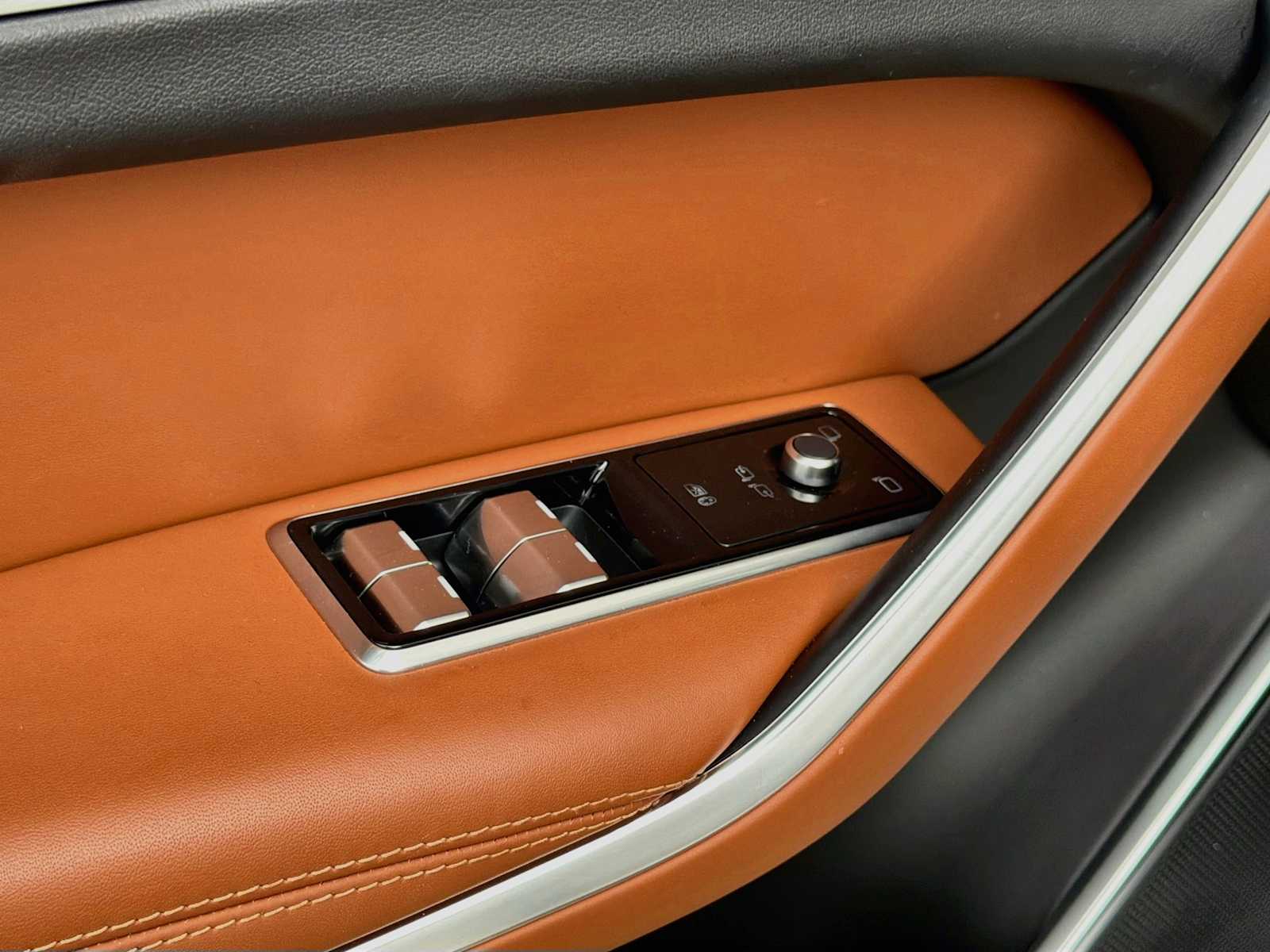 2025 Jaguar F-PACE R-Dynamic S - Photo 13