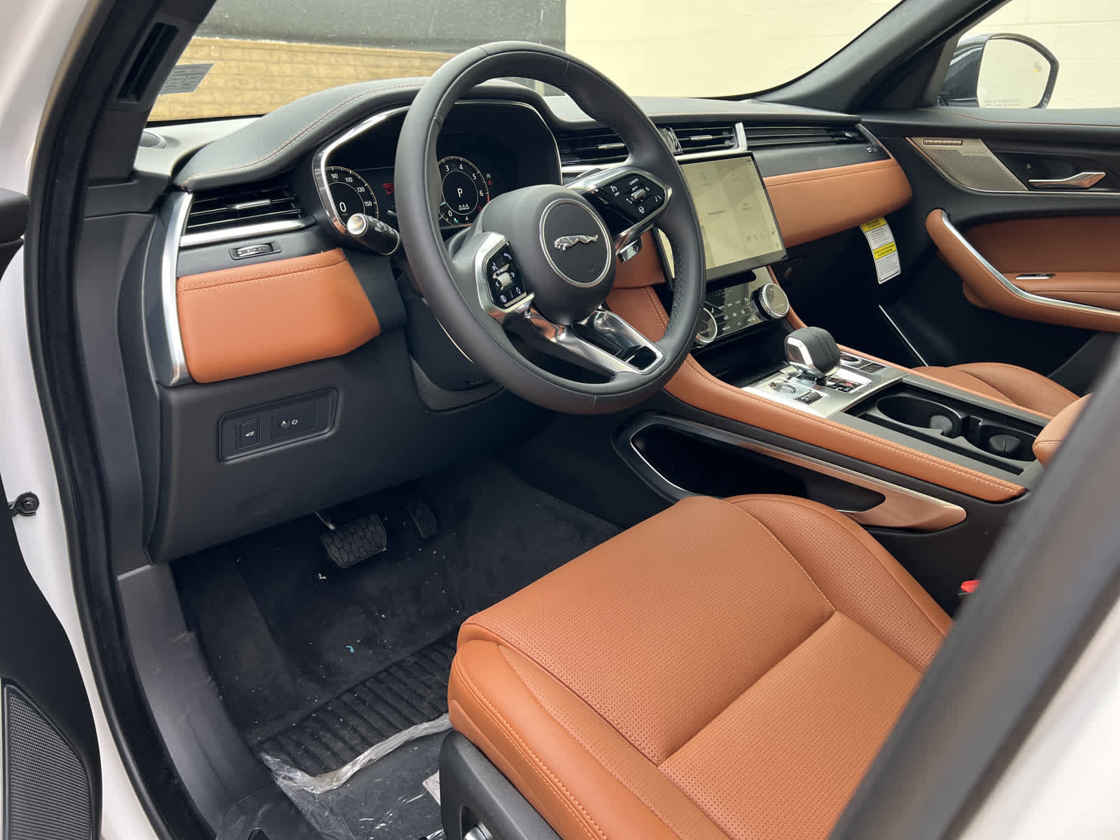 2025 Jaguar F-PACE R-Dynamic S - Photo 11