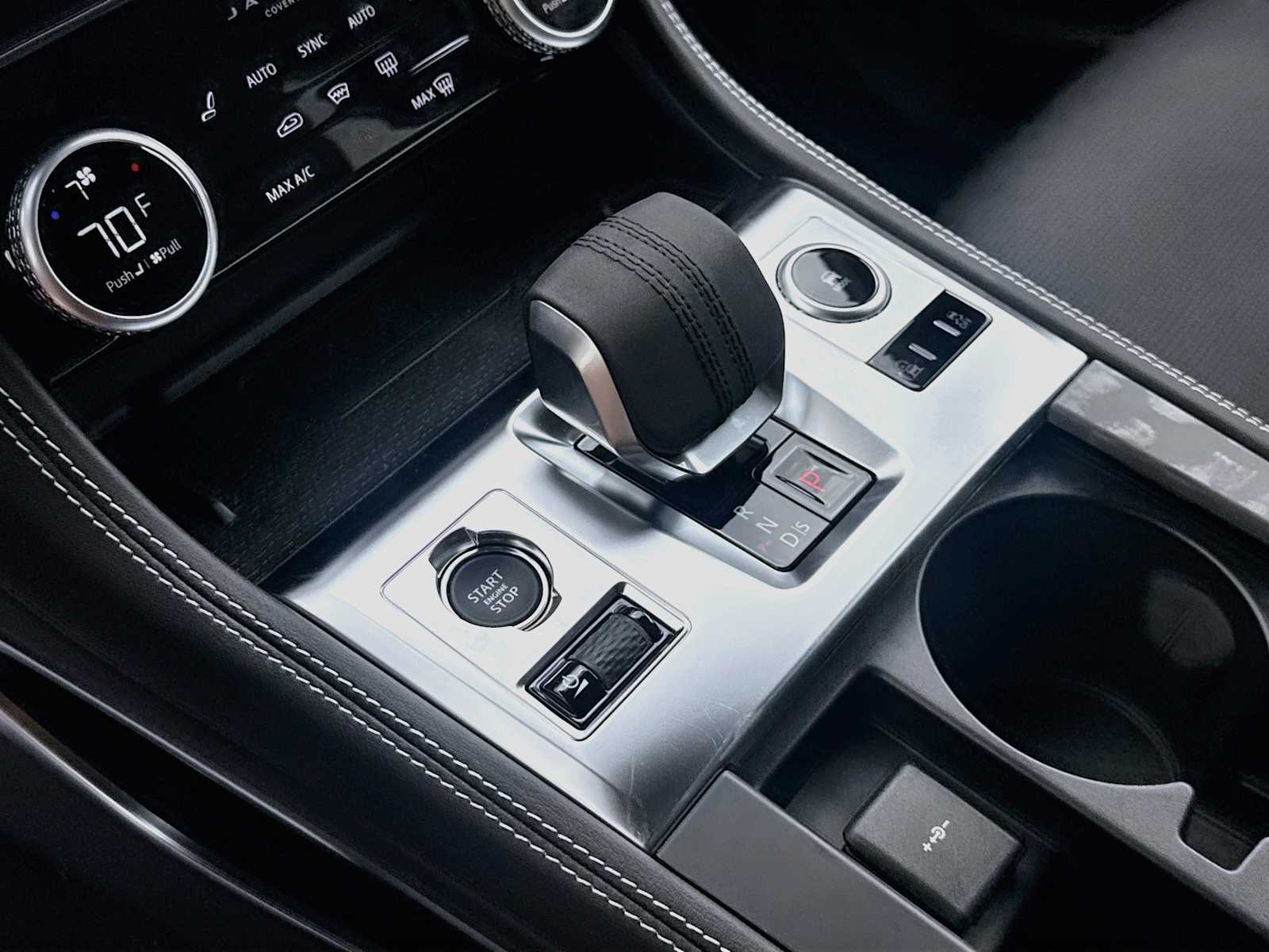 2026 Jaguar F-Pace R-Dynamic S - Photo 9