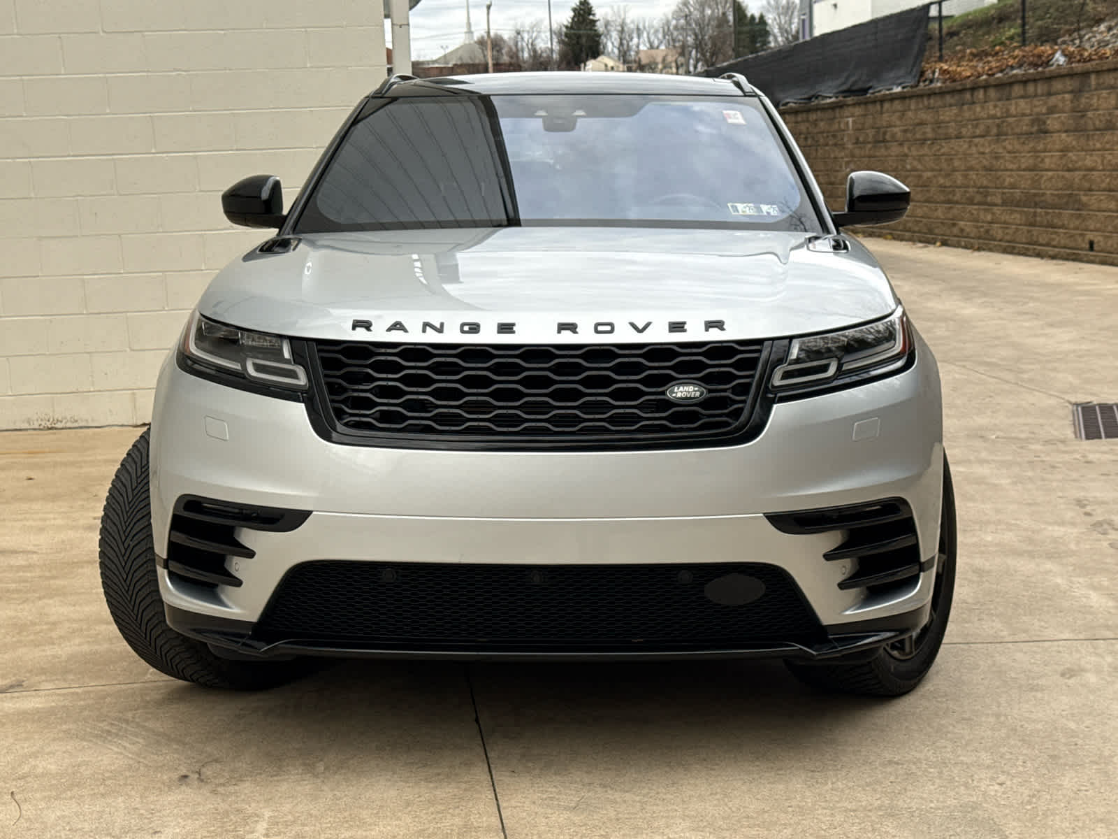 2019 Land Rover Range Rover Velar SE photo 2