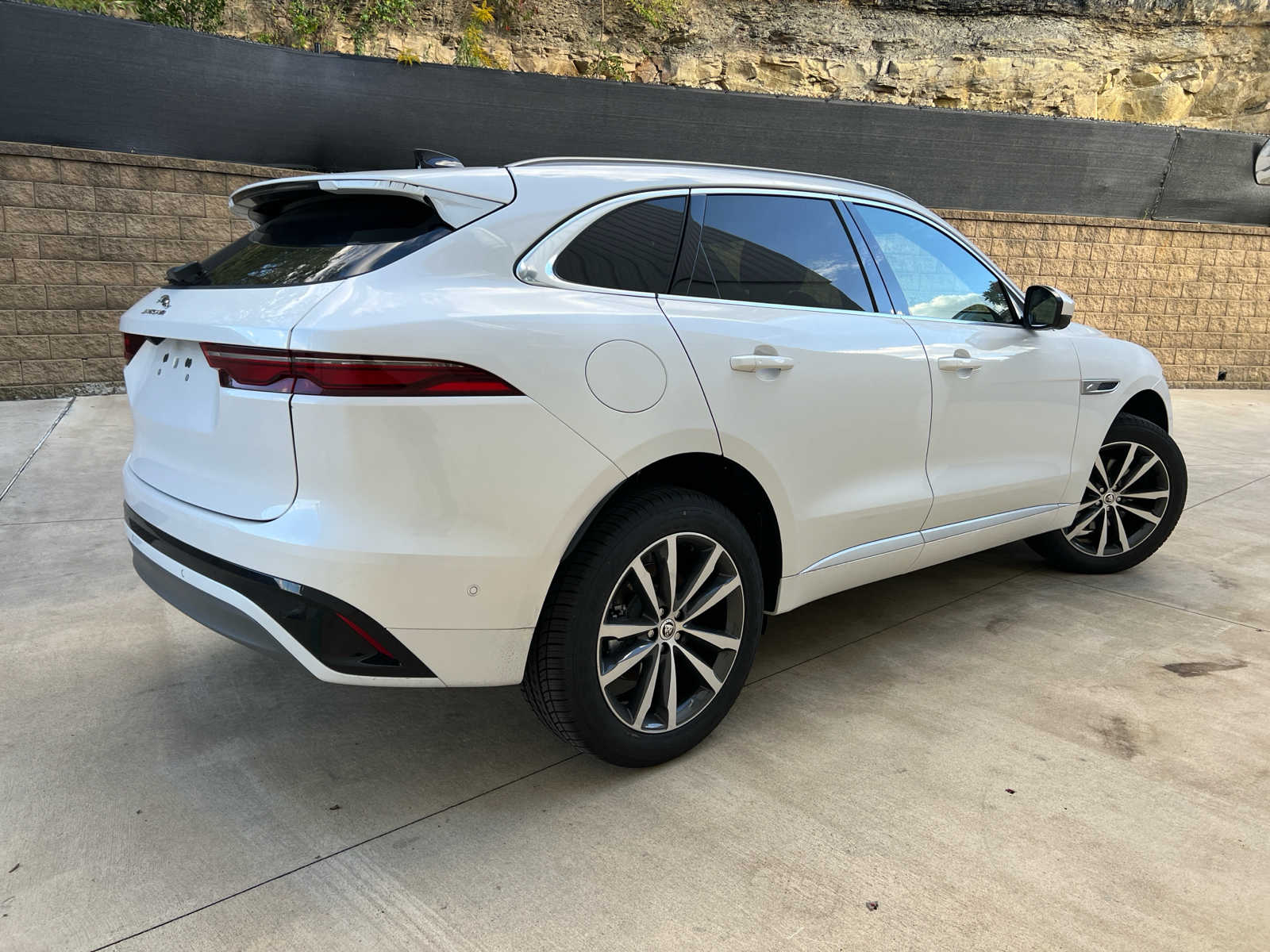 2025 Jaguar F-PACE P250 R-Dynamic S photo 2