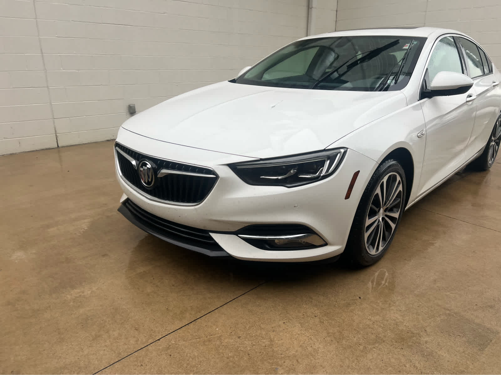 2019 Buick Regal Sportback Essence photo 3