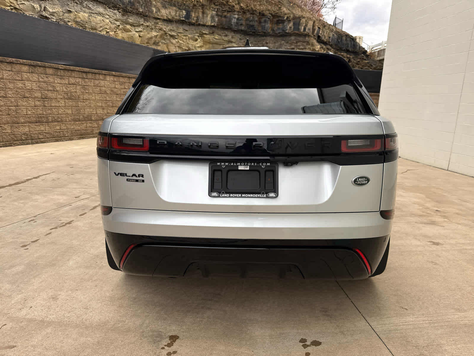 2019 Land Rover Range Rover Velar SE photo 4