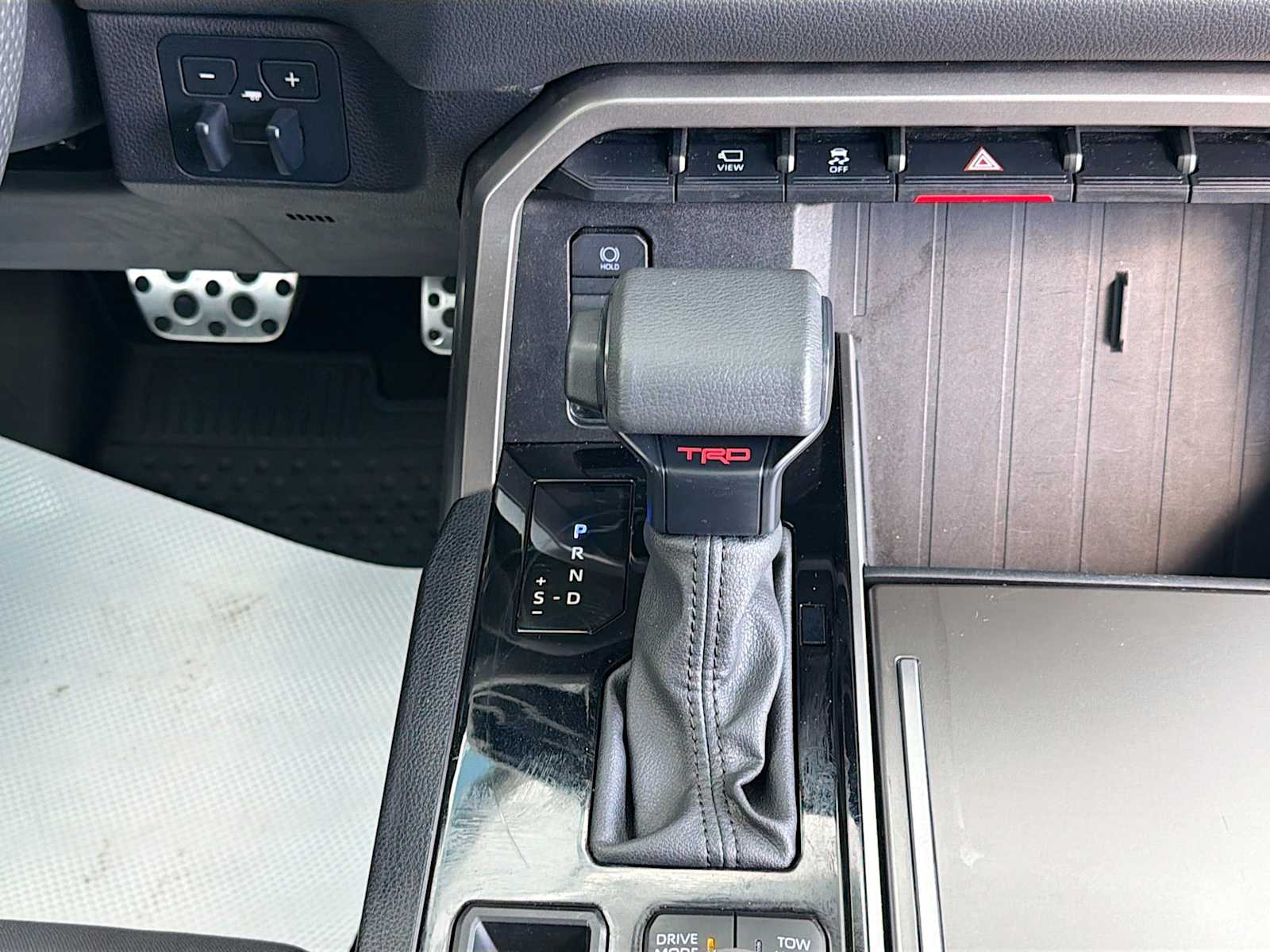 2024 Toyota Sequoia SR5 - Photo 10