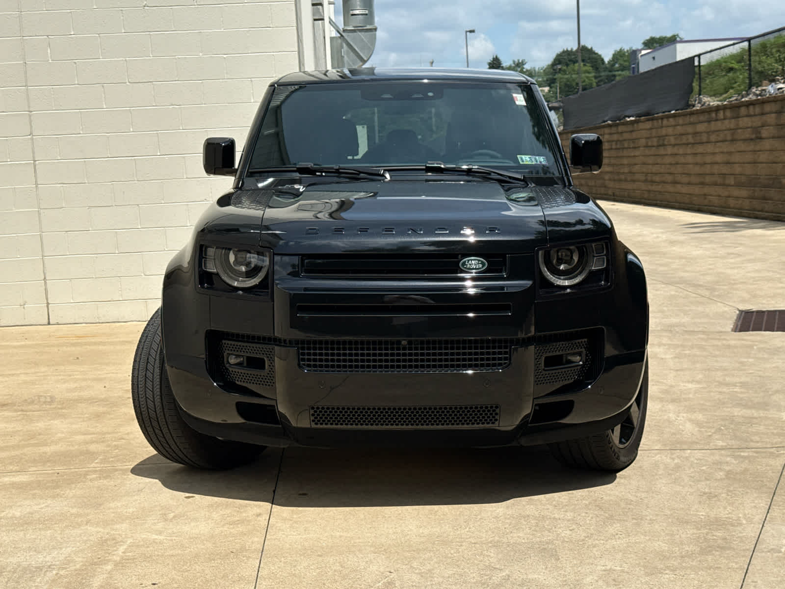 2023 Land Rover Defender 110 photo 2