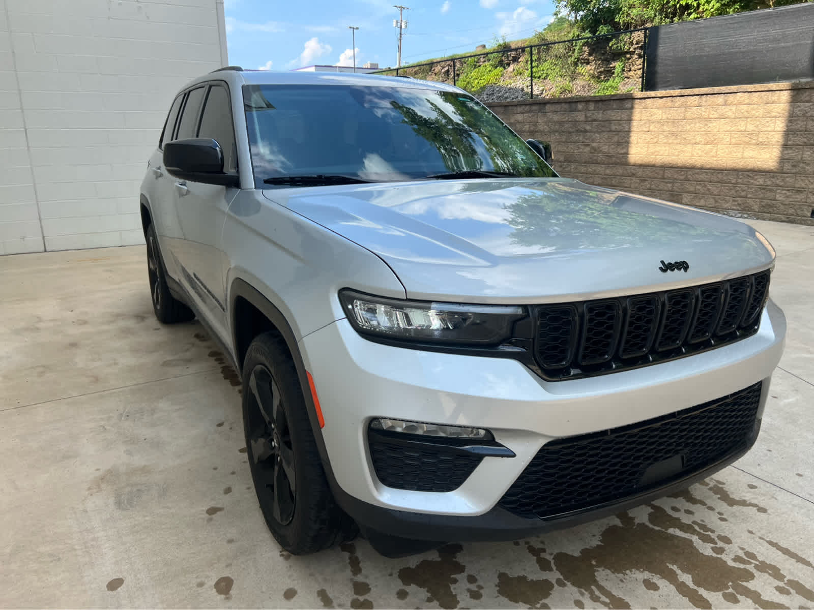 2023 Jeep Grand Cherokee Limited photo 2