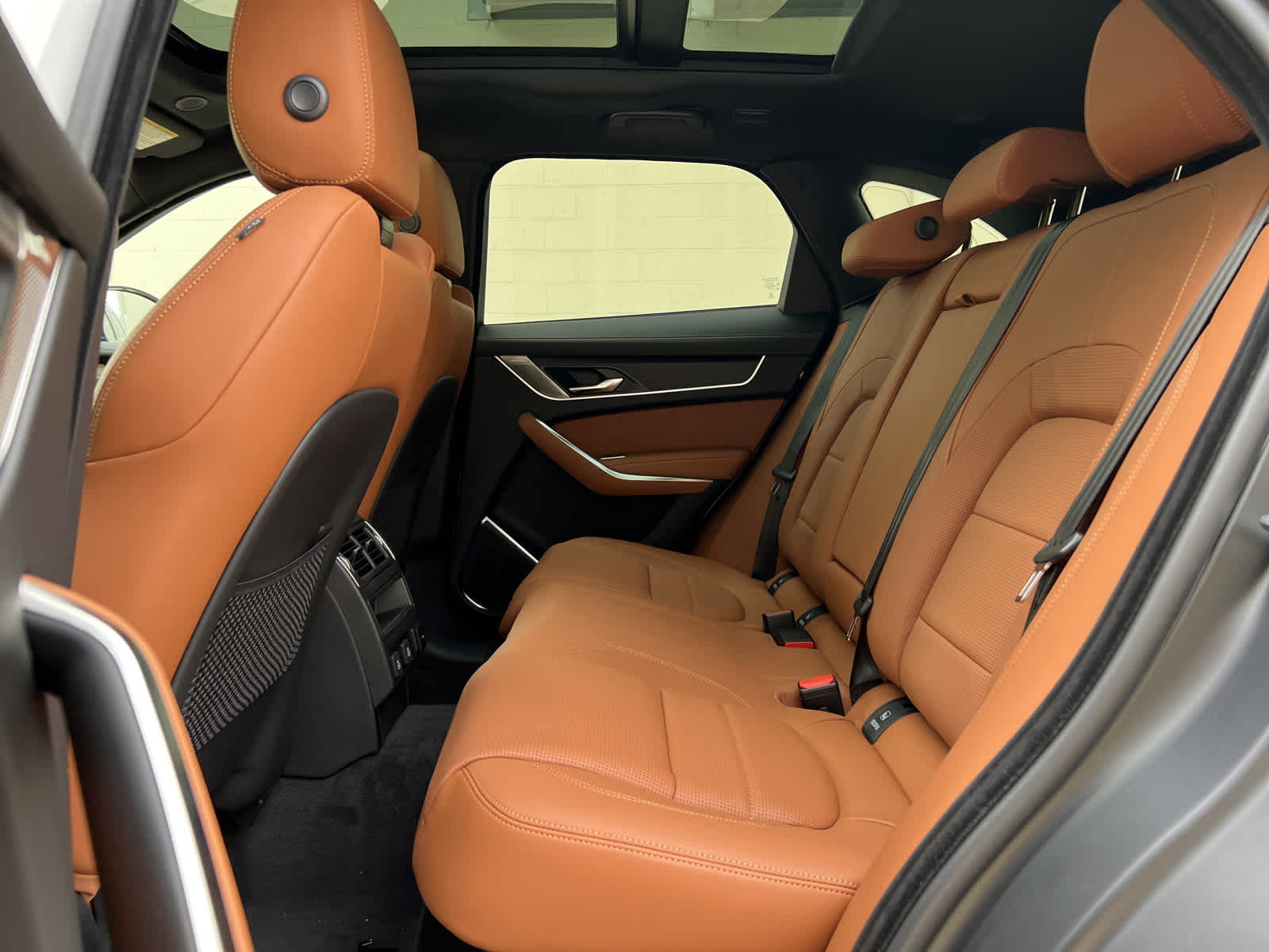 2025 Jaguar F-PACE R-Dynamic S - Photo 15