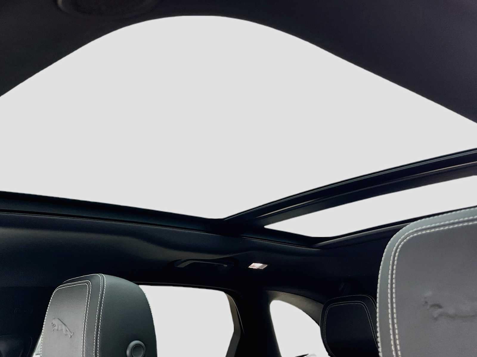 2026 Jaguar F-Pace R-Dynamic S - Photo 15