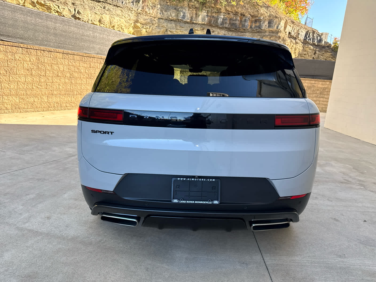 2024 Land Rover Range Rover Sport SE photo 3