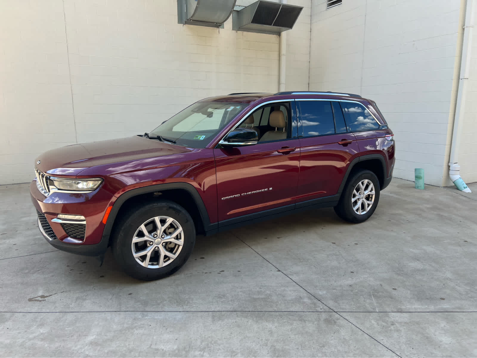 2022 Jeep Grand Cherokee Limited photo 2