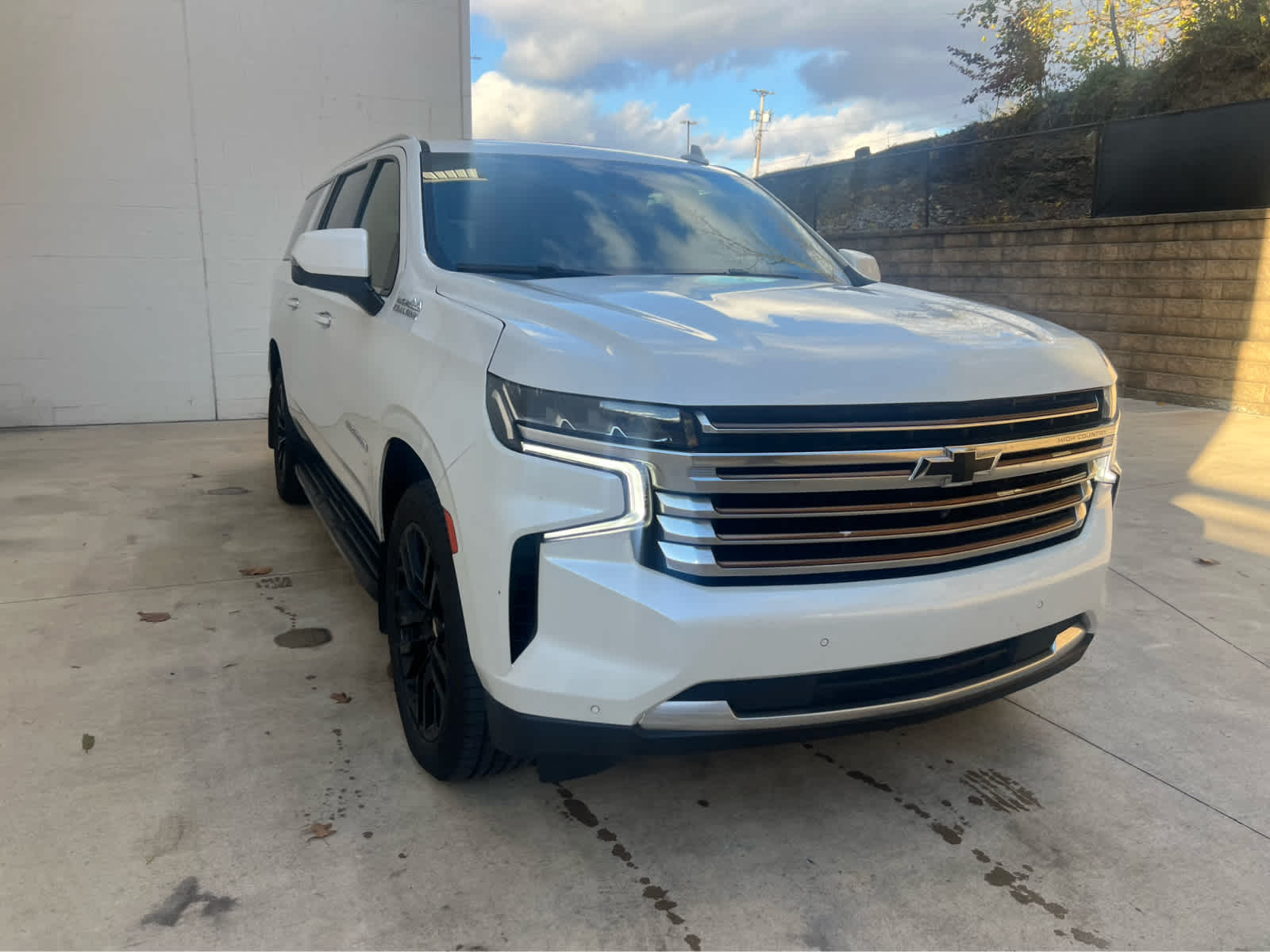 2023 Chevrolet Suburban High Country photo 4