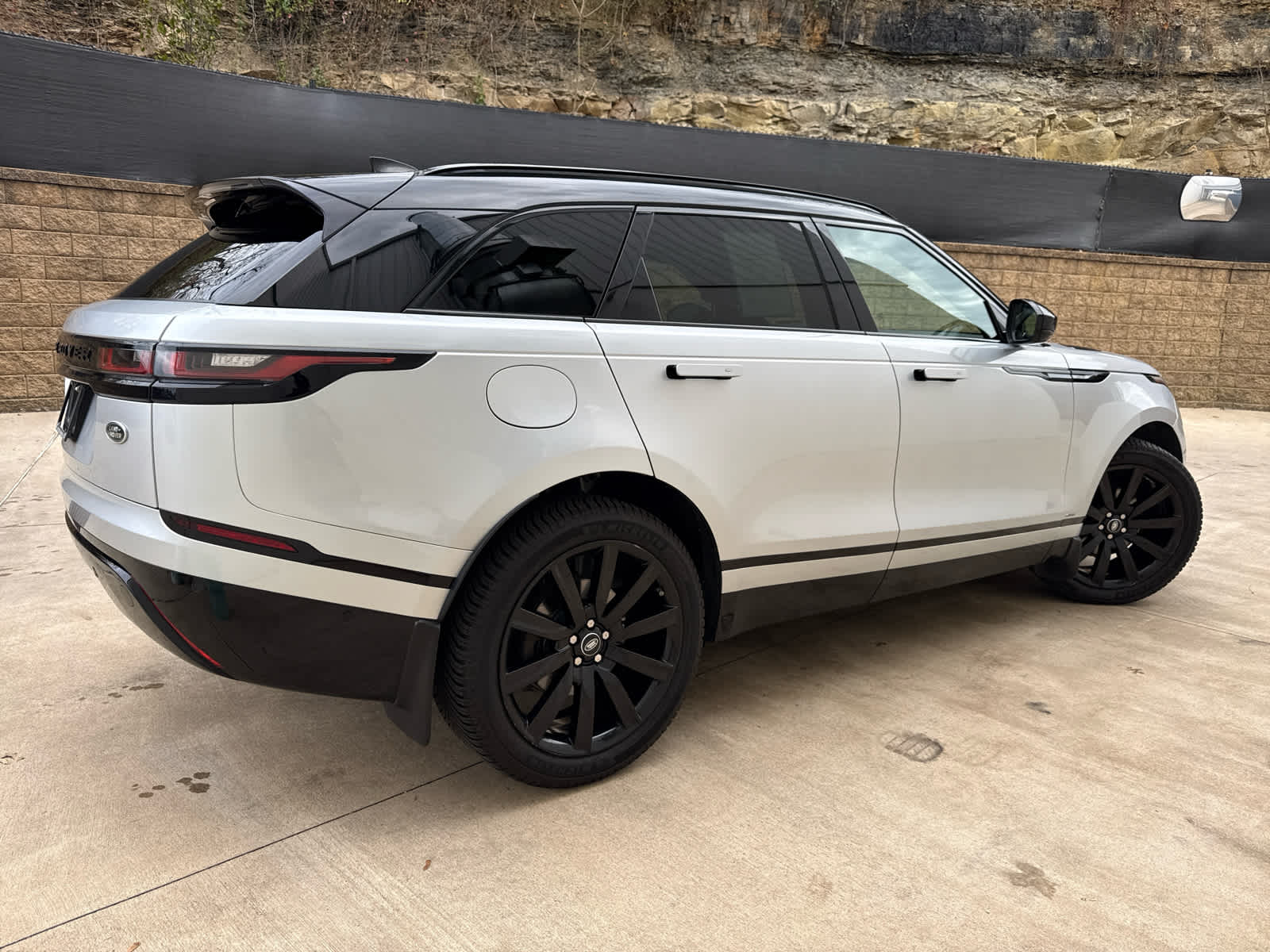 2019 Land Rover Range Rover Velar SE photo 3