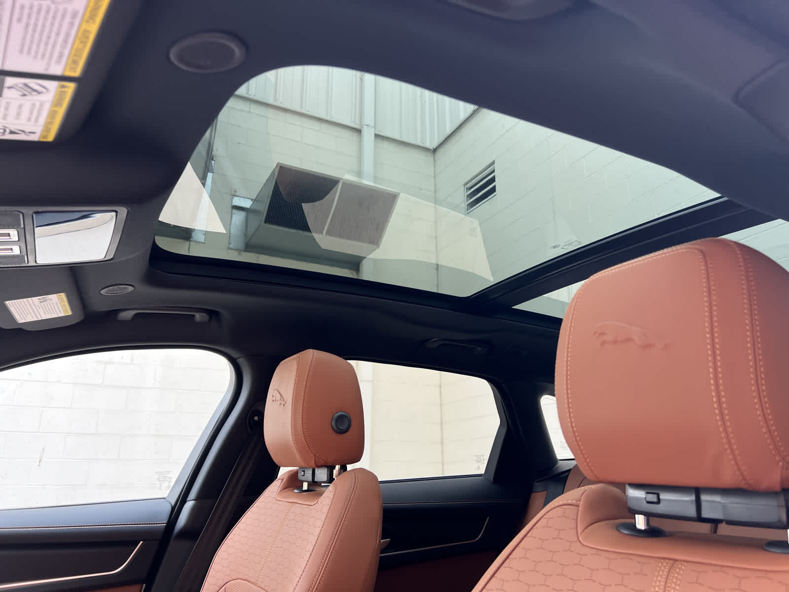 2025 Jaguar F-PACE R-Dynamic S - Photo 13