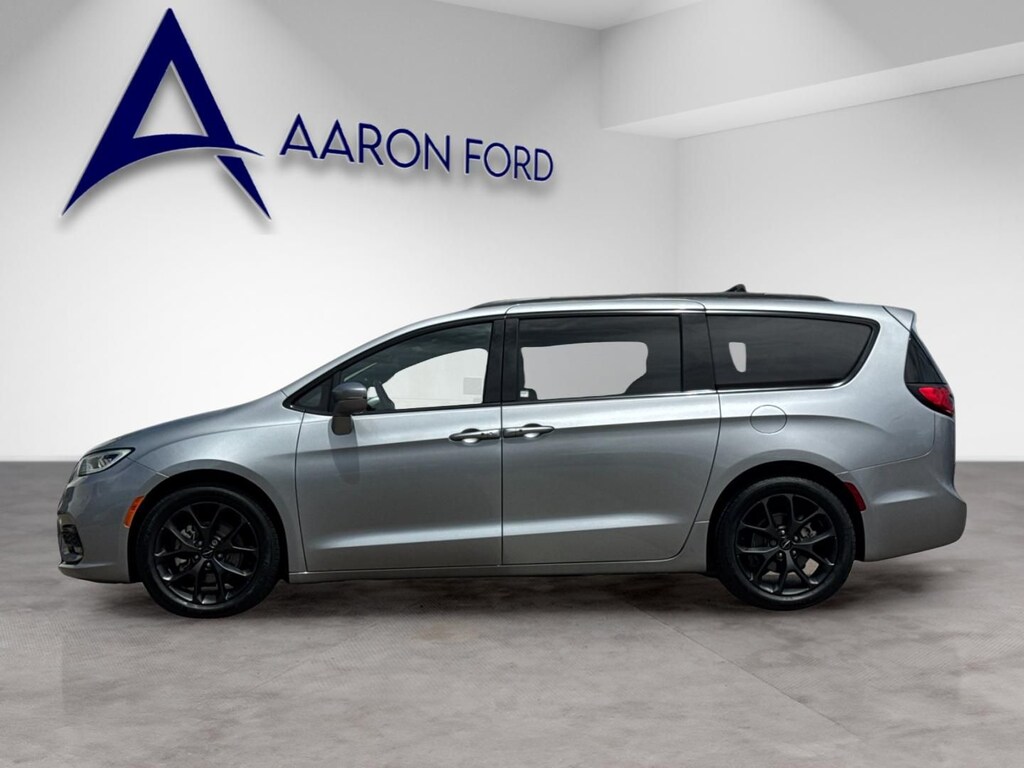 Used 2021 Chrysler Pacifica Touring Minivan/Van