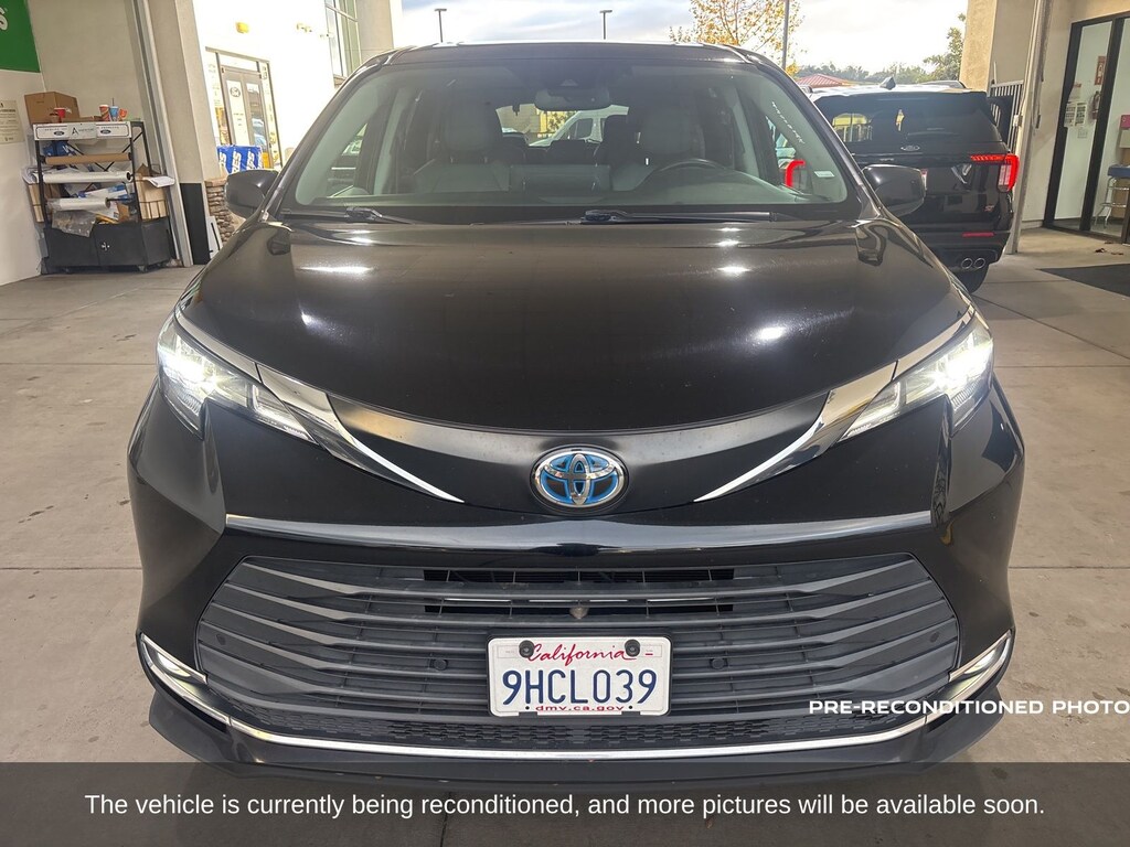 Used 2023 Toyota Sienna XLE Minivan/Van