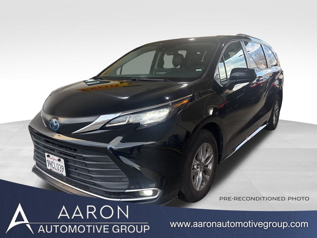 Used 2023 Toyota Sienna XLE Minivan/Van